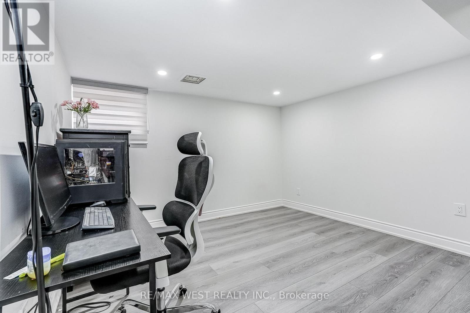 19 ARCHWAY CRESCENT - 37