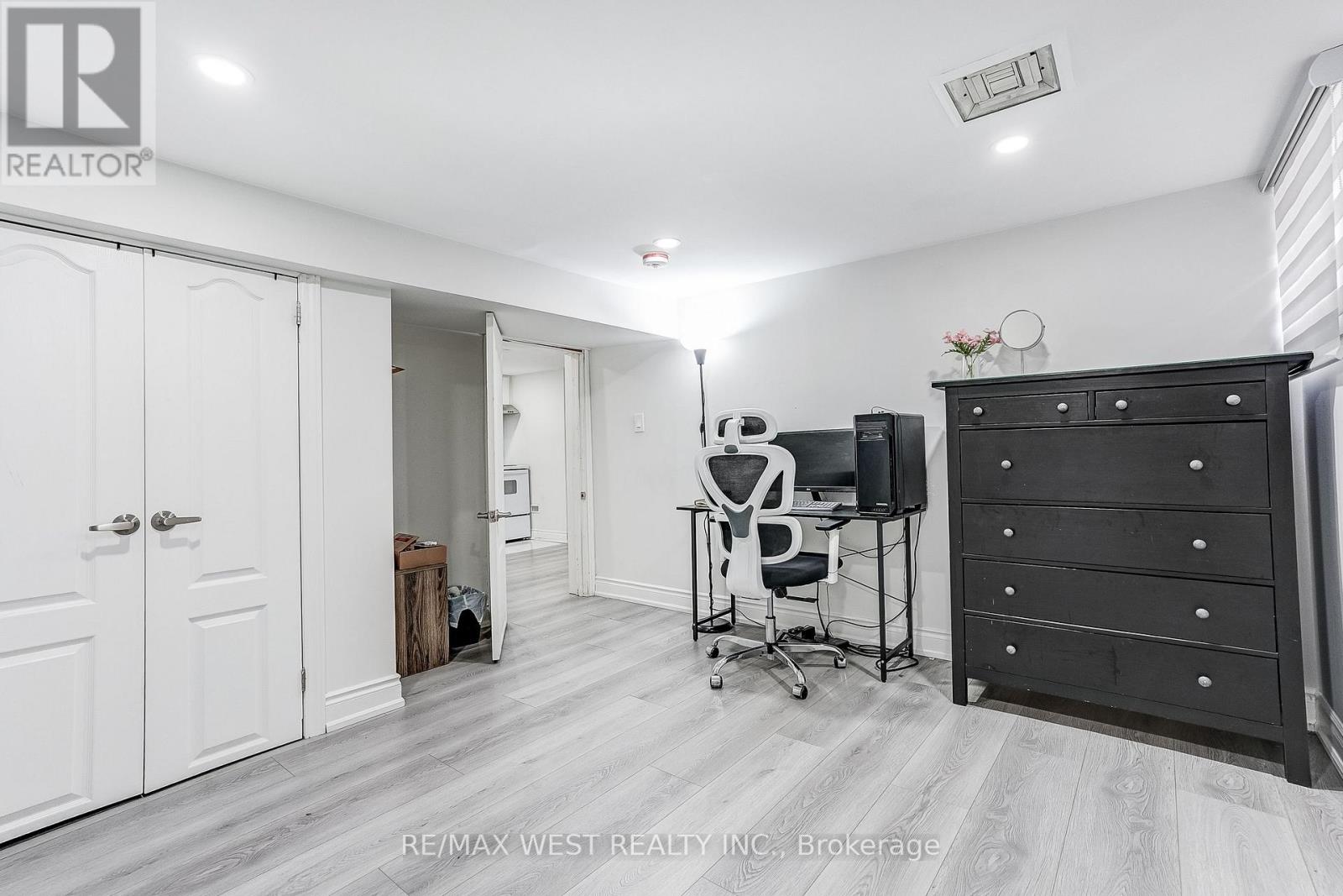 19 ARCHWAY CRESCENT - 38