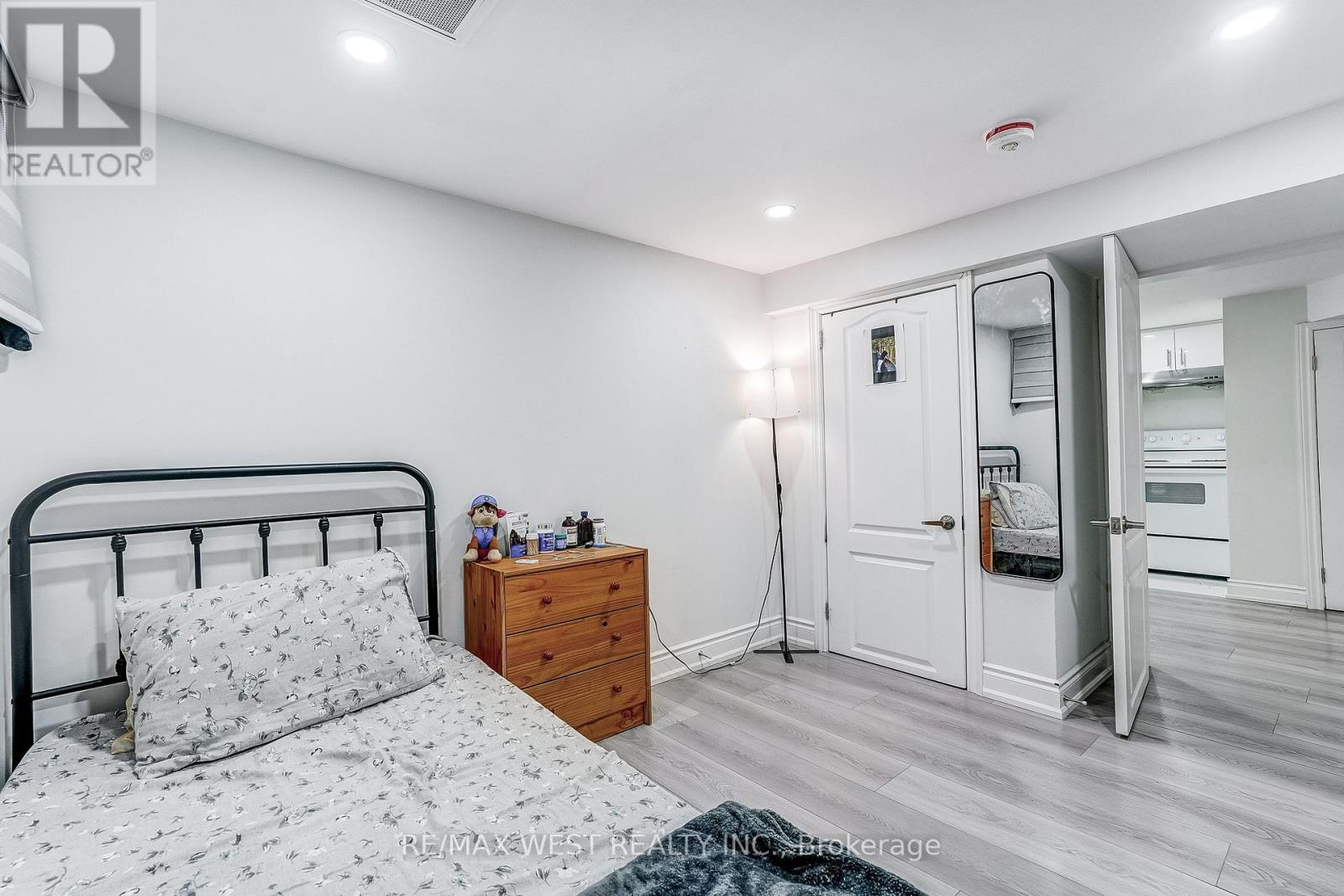 19 ARCHWAY CRESCENT - 40