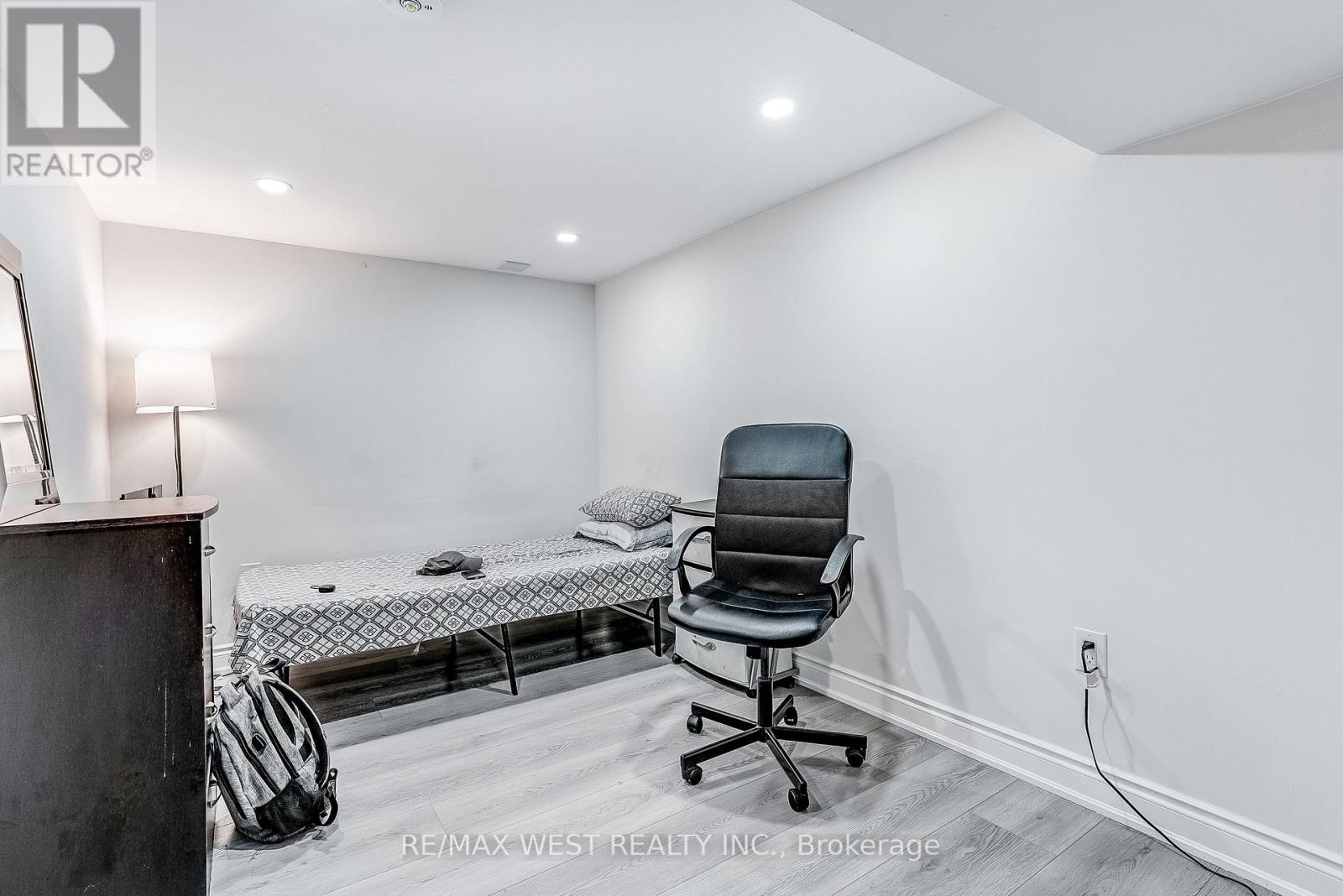 19 ARCHWAY CRESCENT - 43
