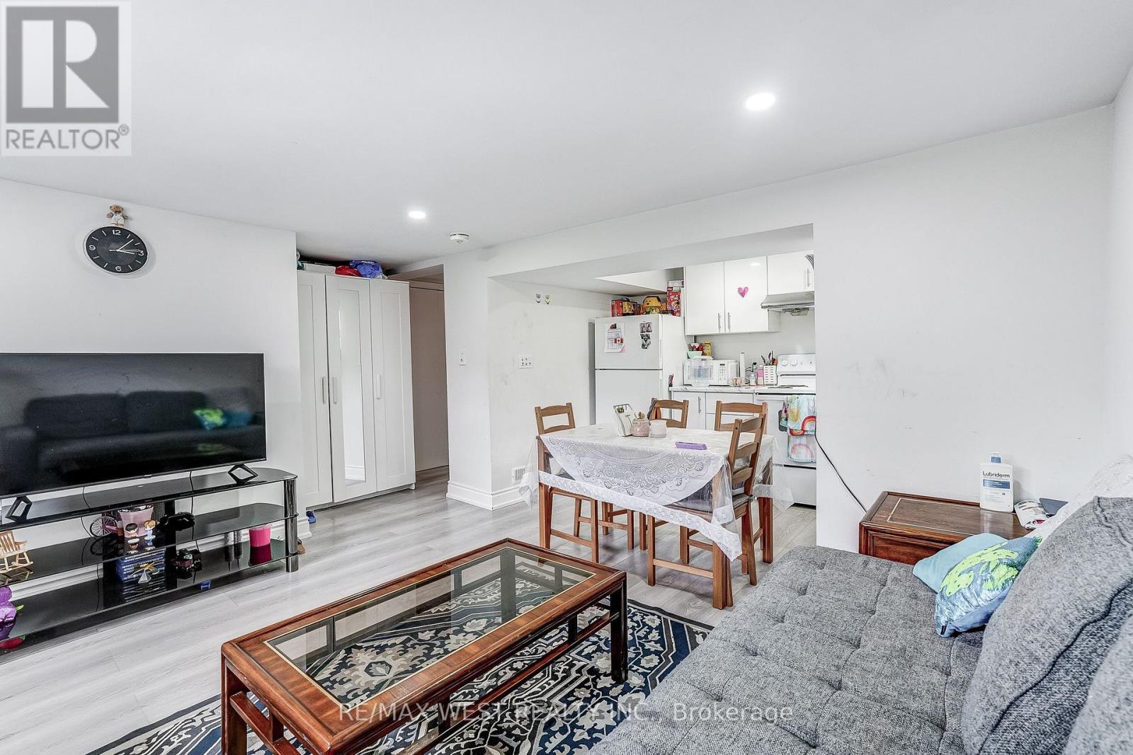 19 ARCHWAY CRESCENT - 46