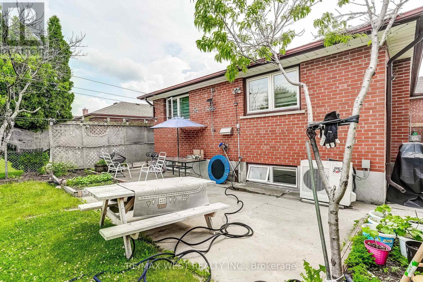 19 ARCHWAY CRESCENT - 47