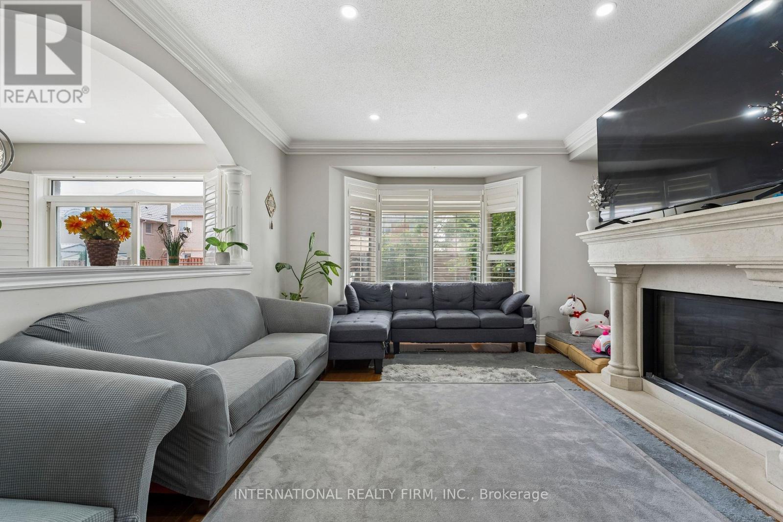 8 REDWILLOW ROAD - 13