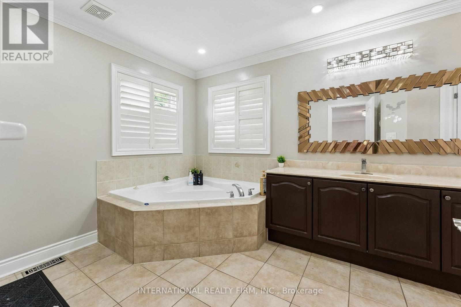 8 REDWILLOW ROAD - 20