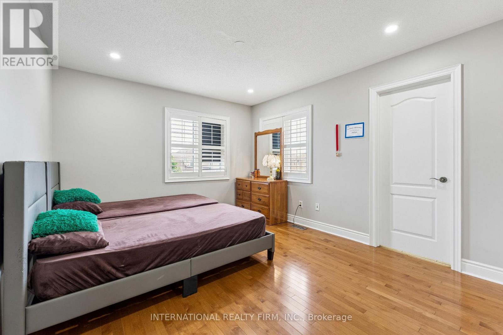 8 REDWILLOW ROAD - 26