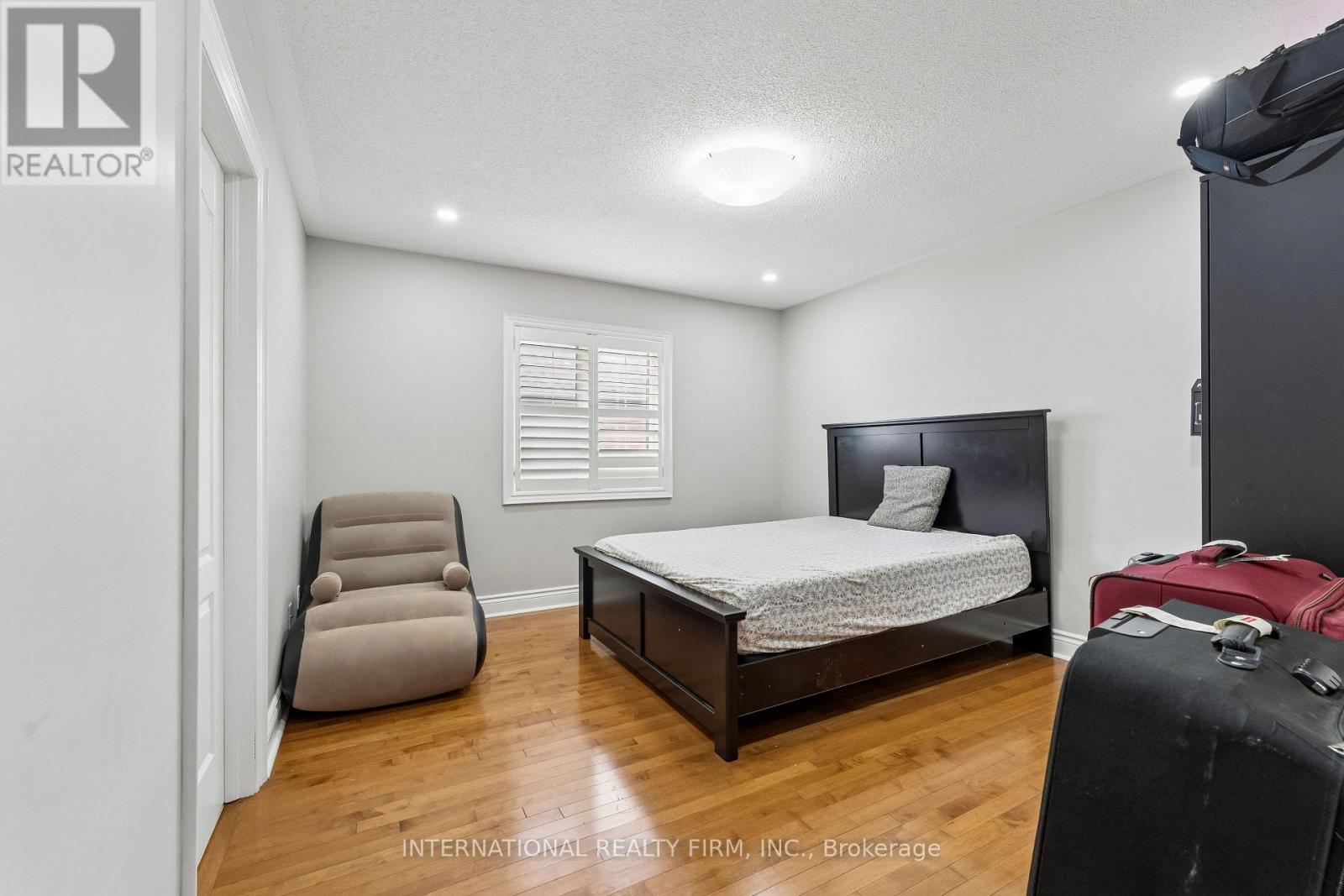 8 REDWILLOW ROAD - 27