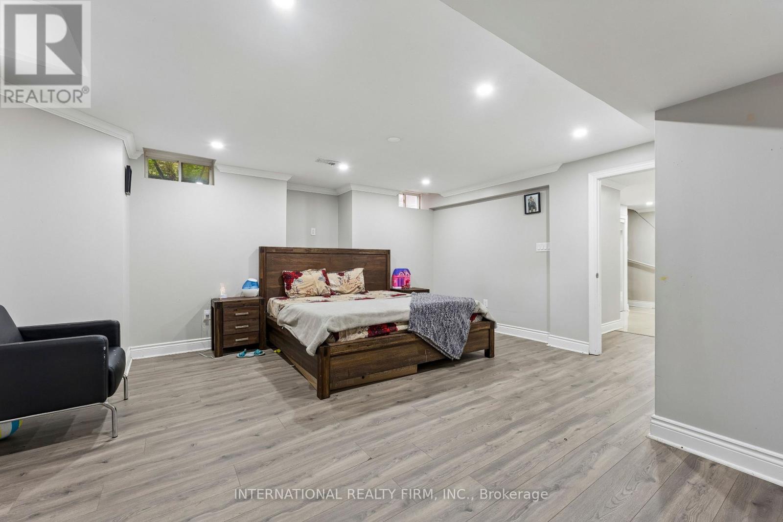 8 REDWILLOW ROAD - 32