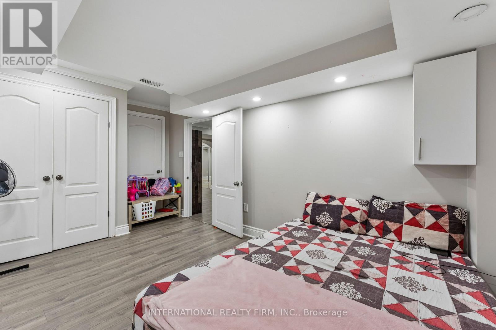 8 REDWILLOW ROAD - 33