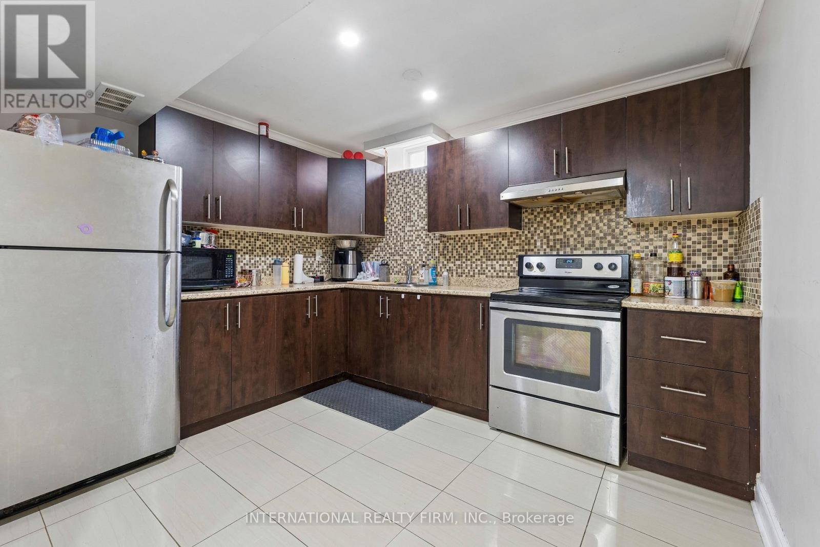 8 REDWILLOW ROAD - 34