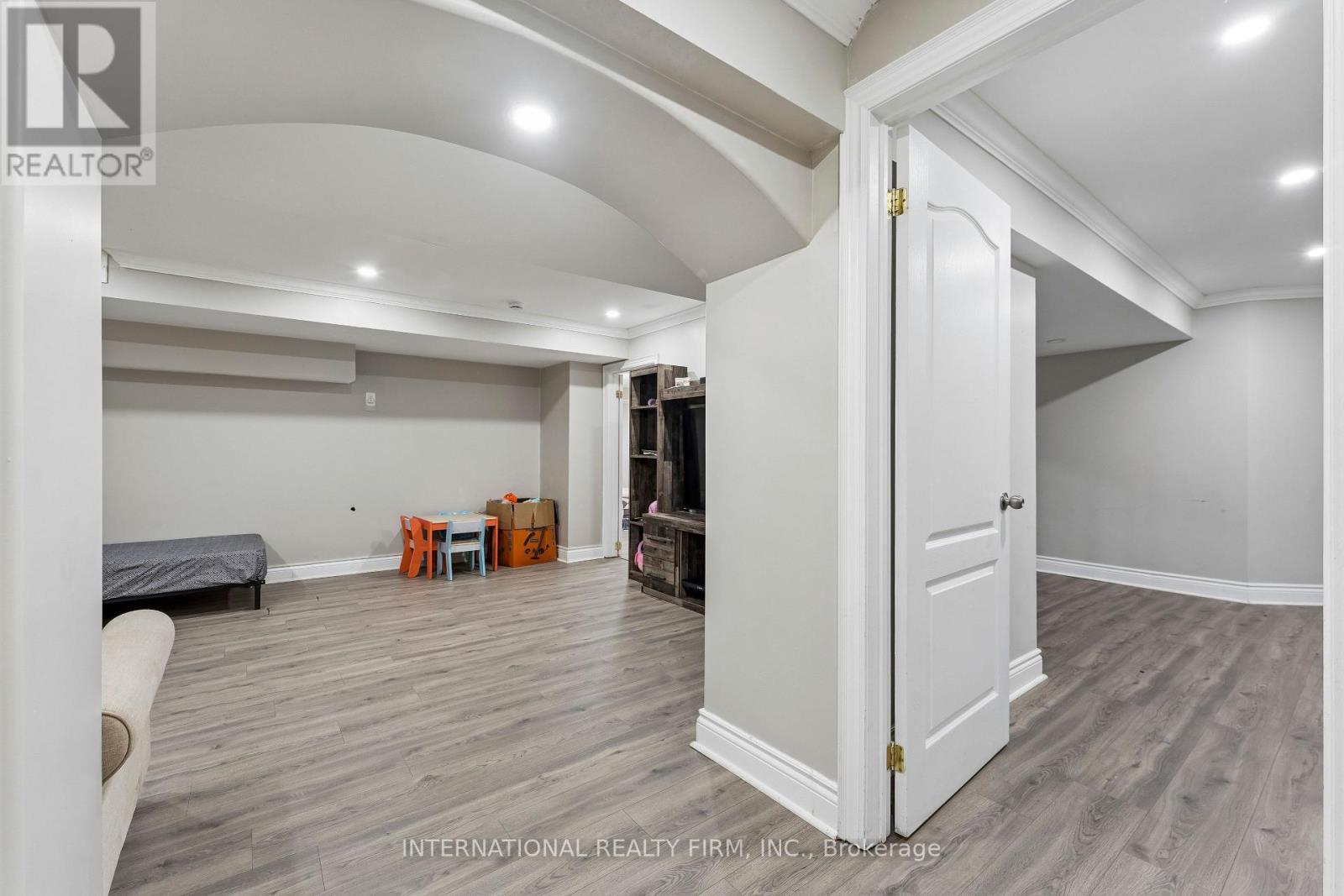 8 REDWILLOW ROAD - 36