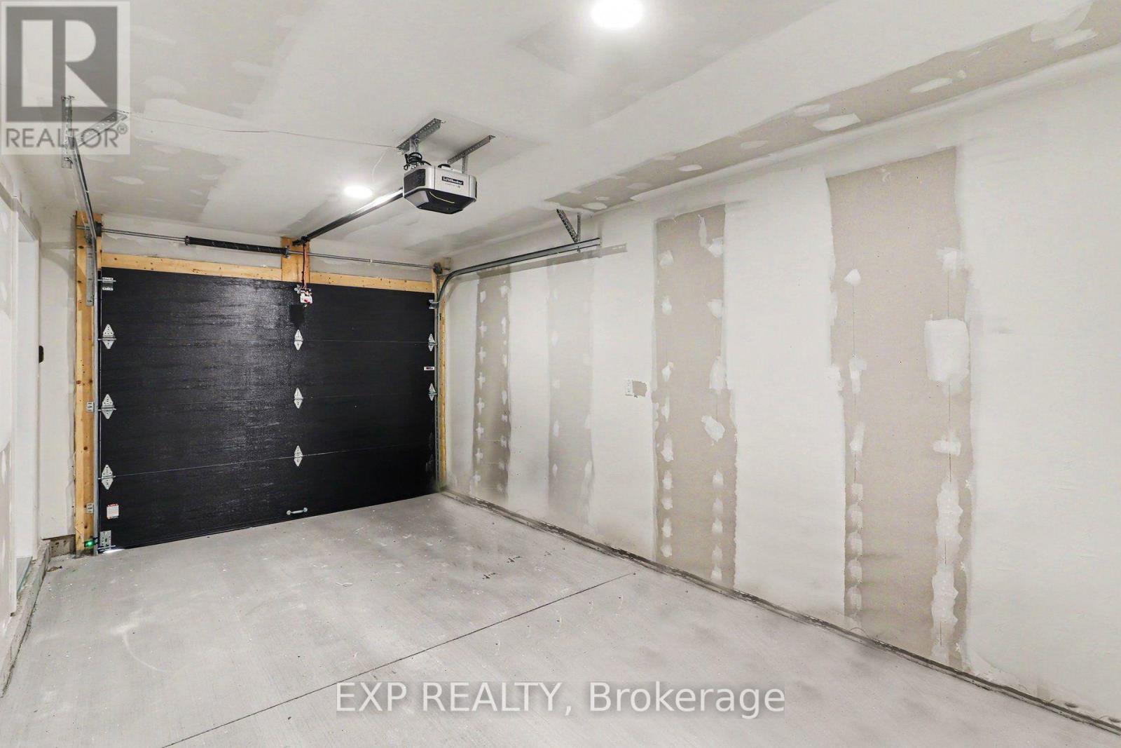 2 Bed, 2 Bath House for Rent in Russell – 3 – 1089 NOTRE DAME STREET, Russell – MLS# X13519160 - Image 41