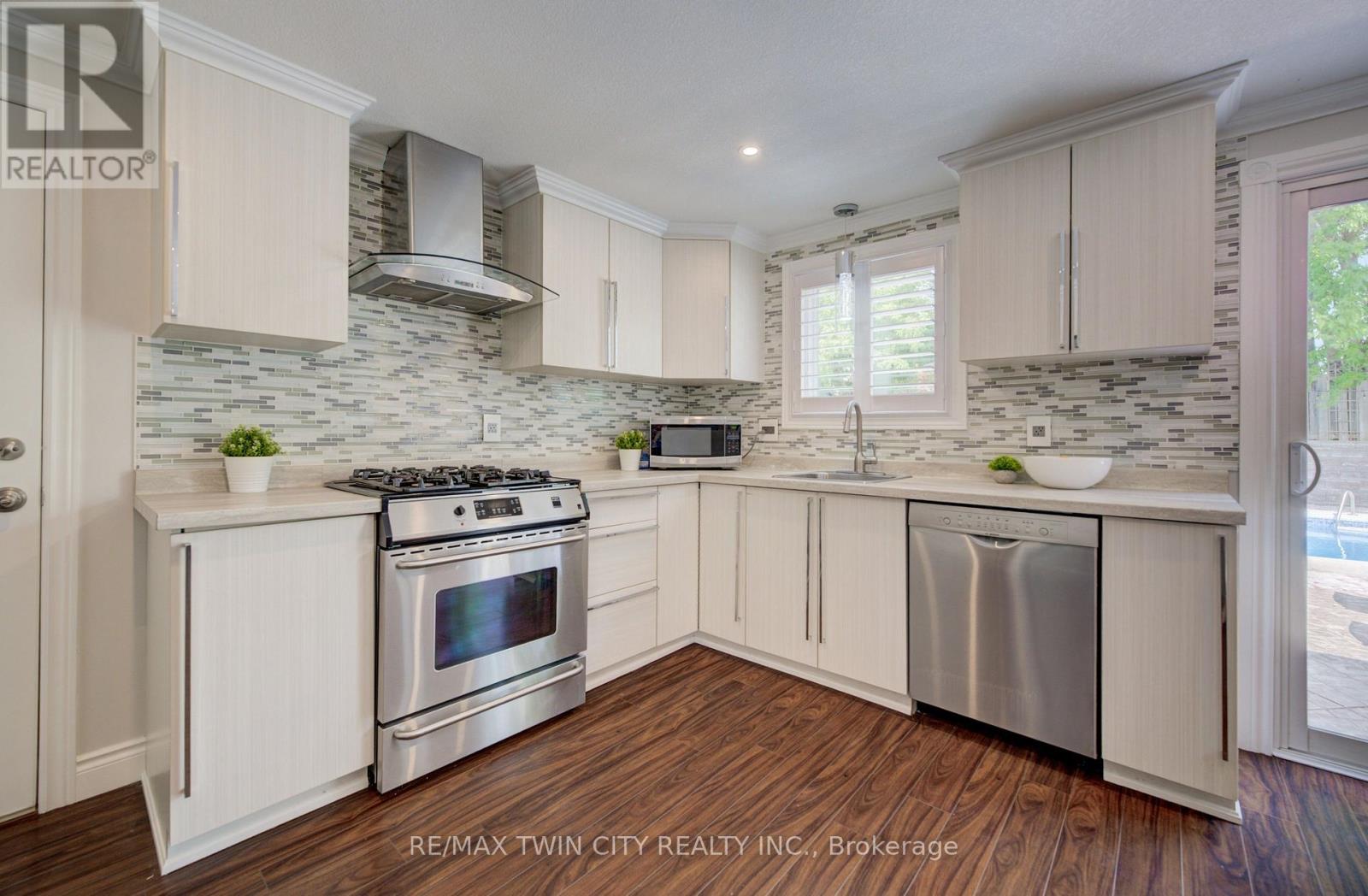 292 GRAND RIDGE DRIVE - 10