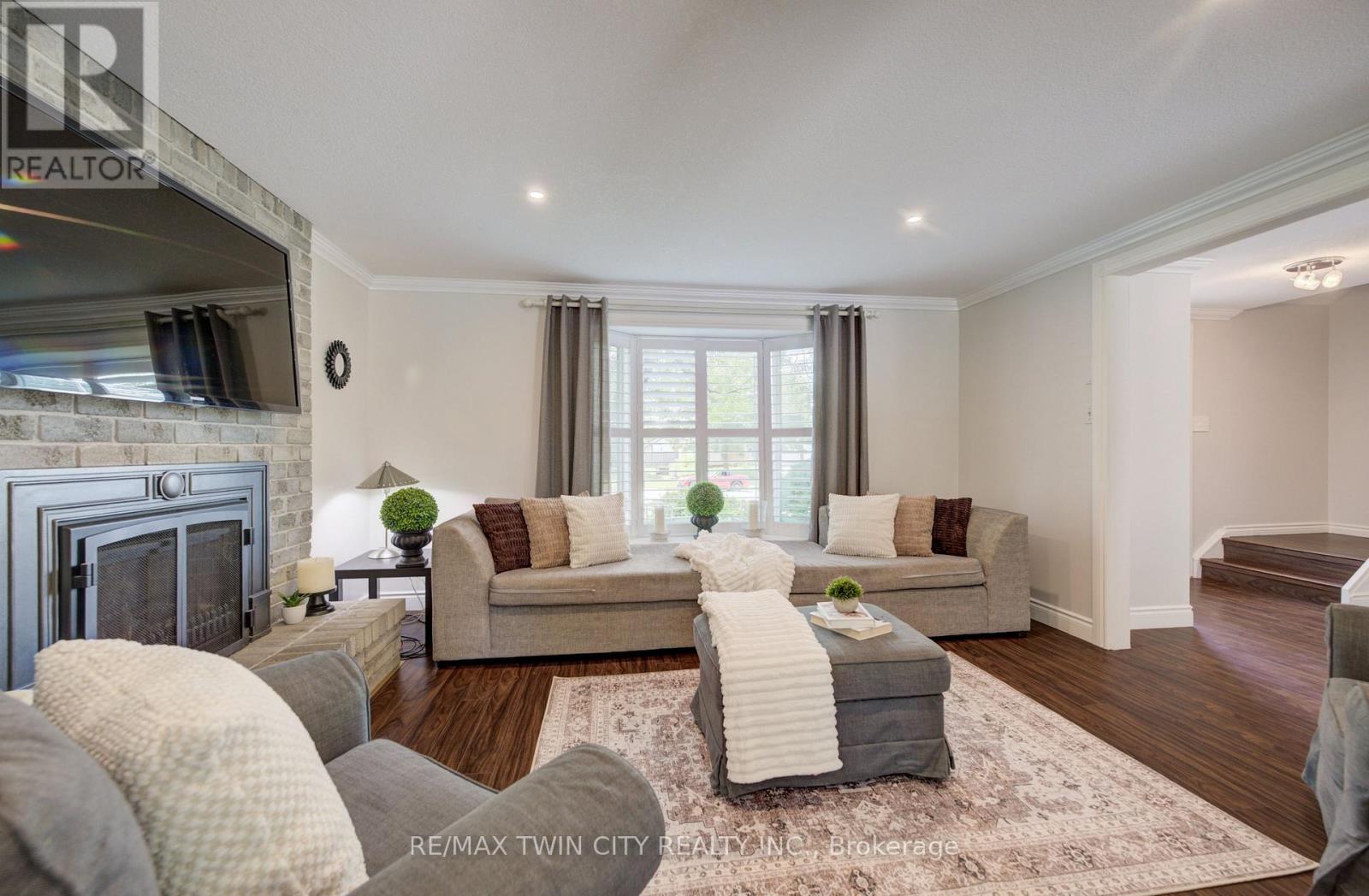 292 GRAND RIDGE DRIVE - 6