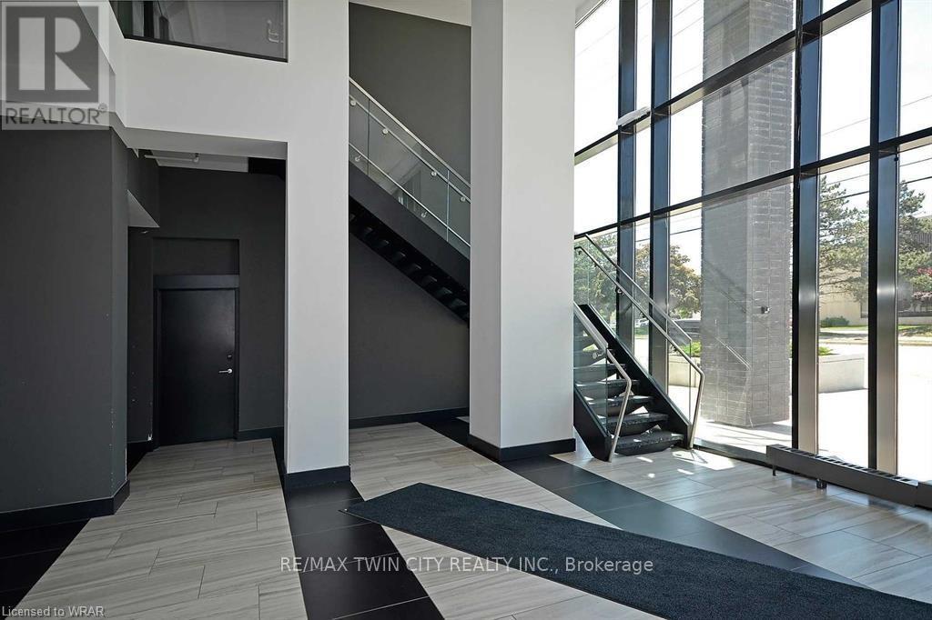 S2505 - 330 PHILLIP STREET — photo 2