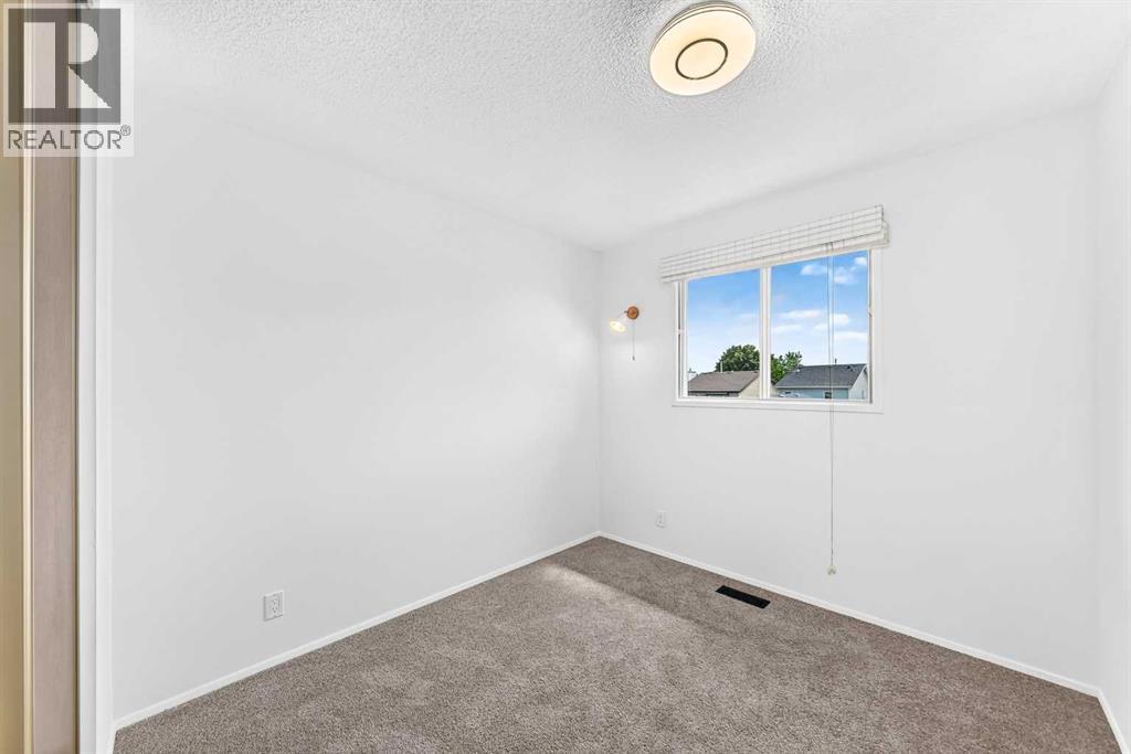 10 Erin Ridge Place SE - 16
