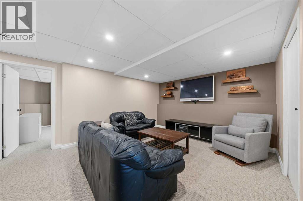 71 Riverglen Crescent SE - 23
