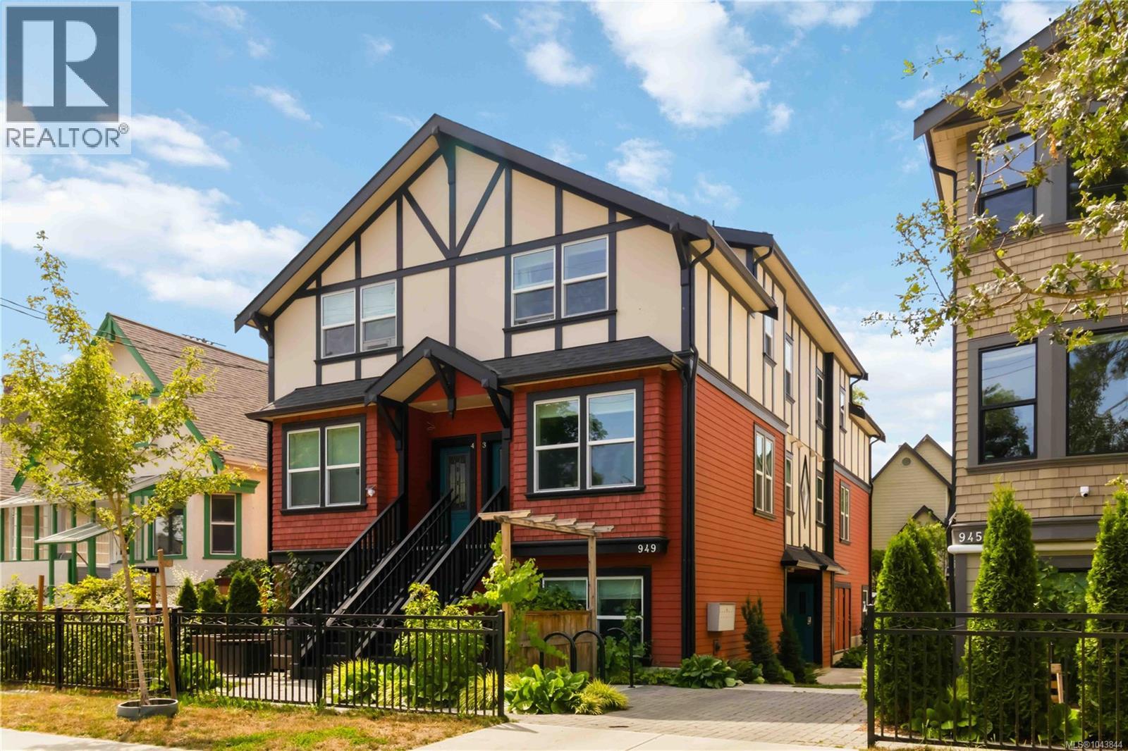 #2 949 Pembroke St - 1