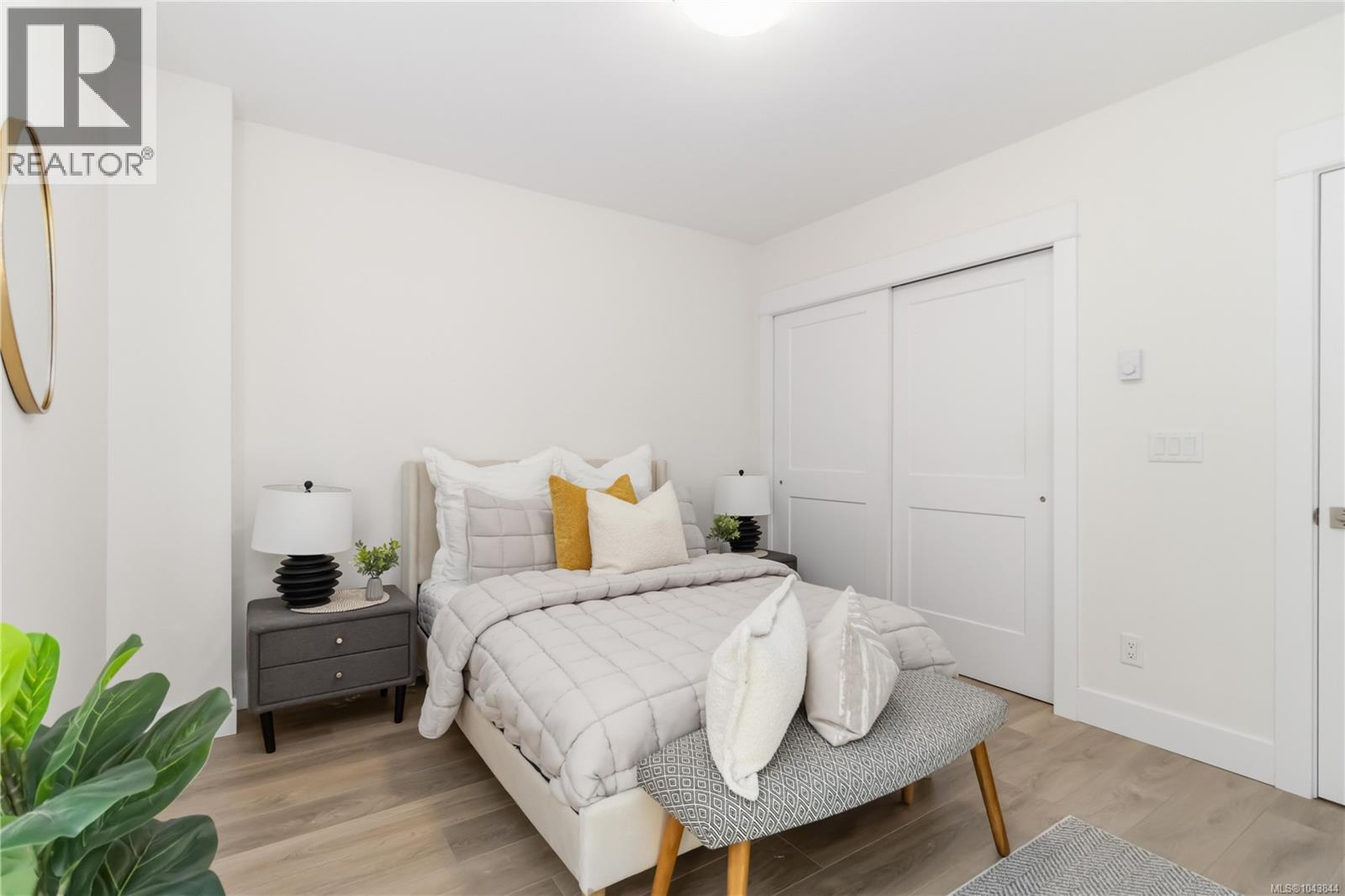 #2 949 Pembroke St - 13