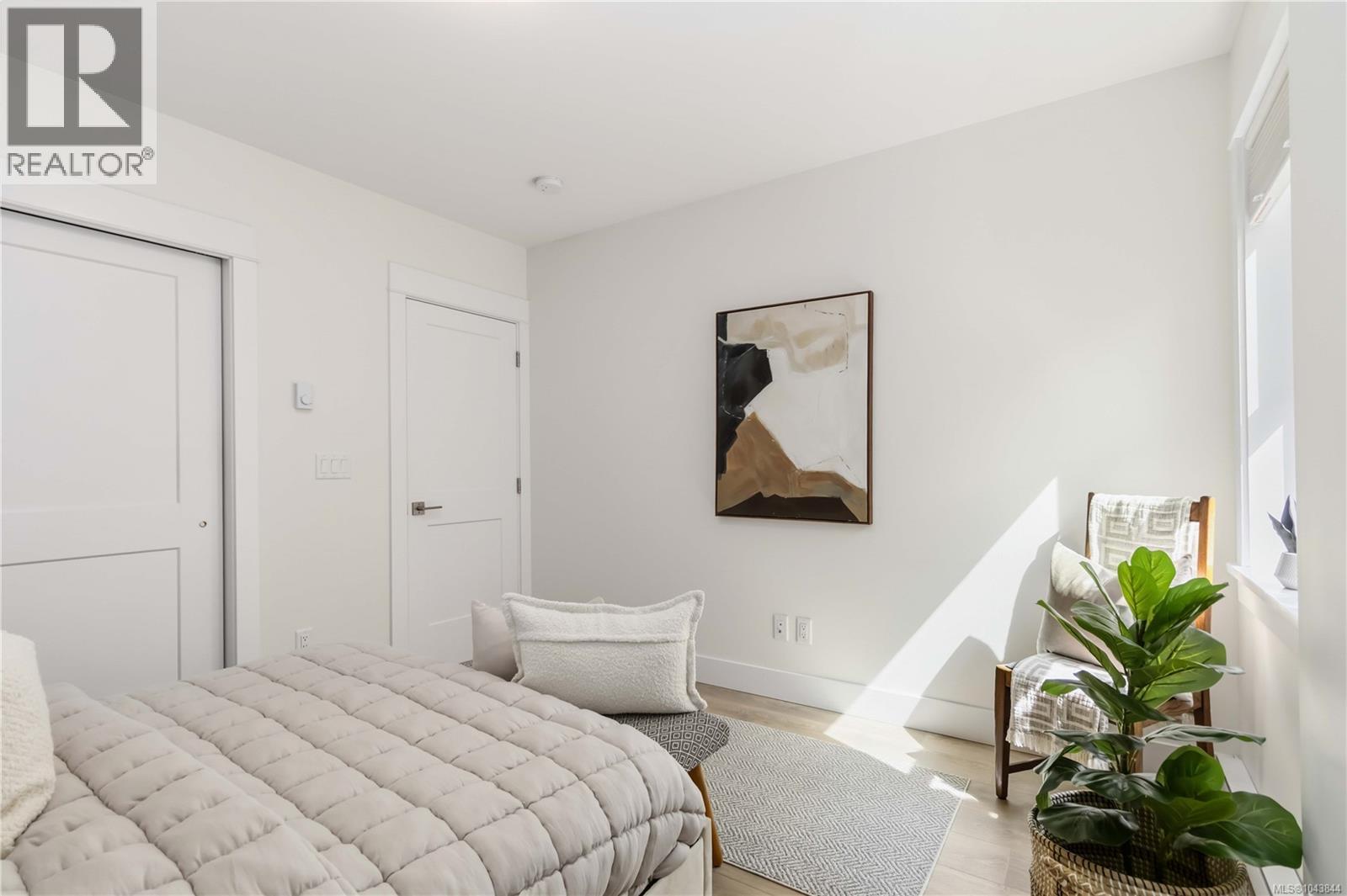 #2 949 Pembroke St - 14