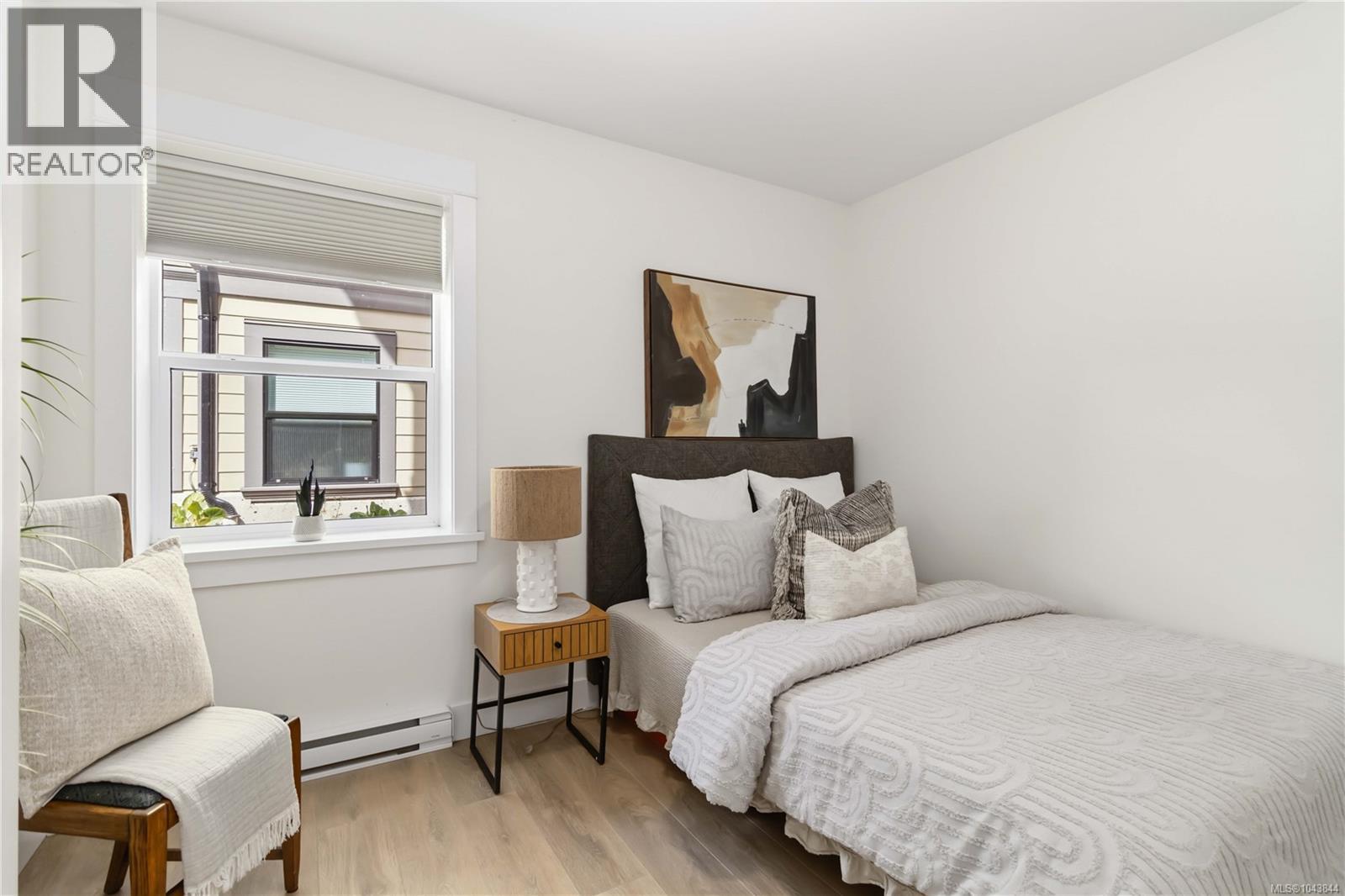 #2 949 Pembroke St - 15