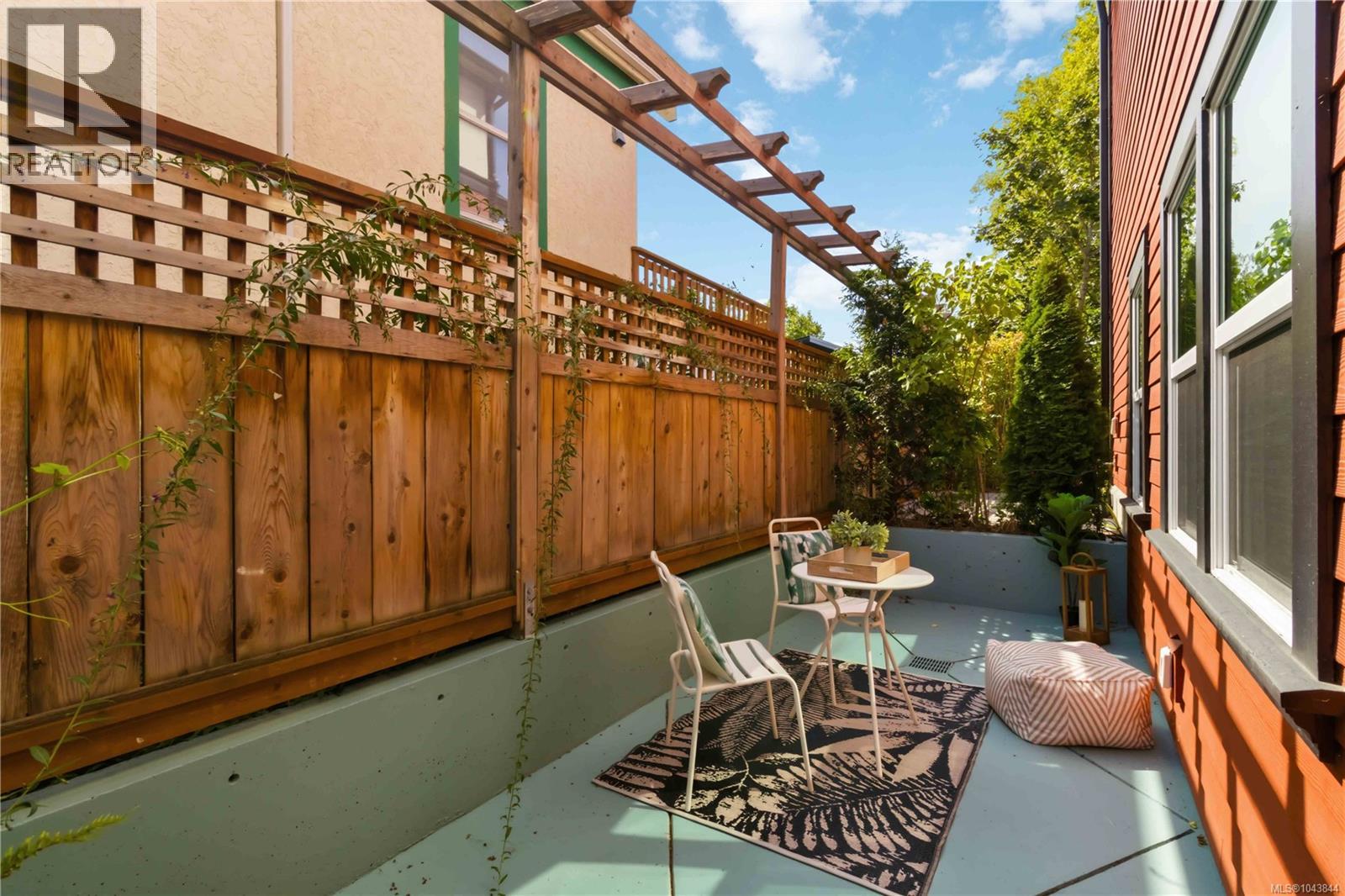 #2 949 Pembroke St - 19