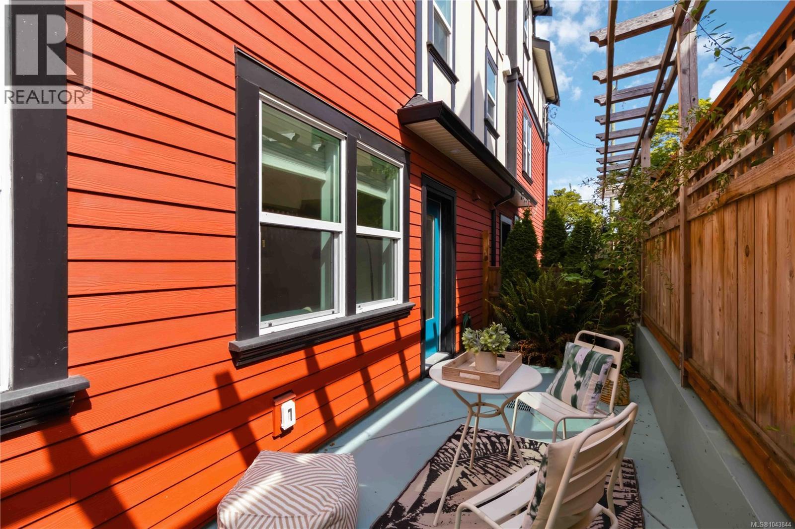 #2 949 Pembroke St - 20