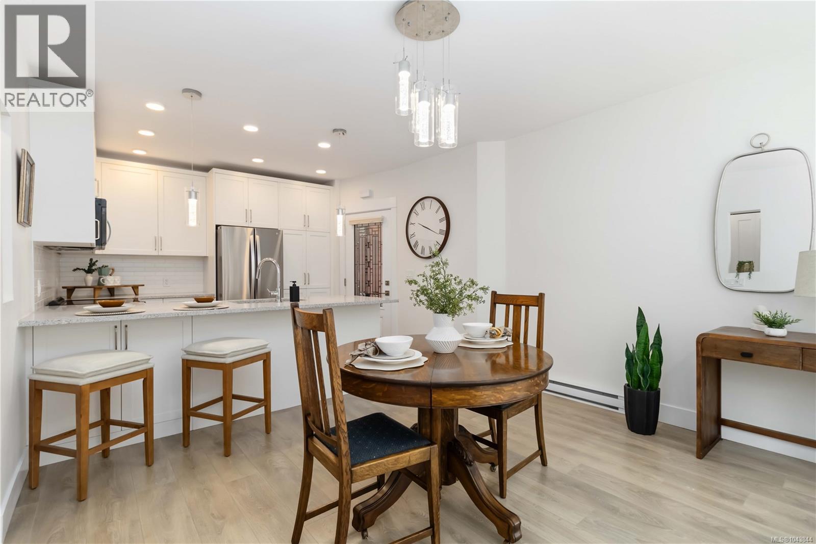 #2 949 Pembroke St - 5