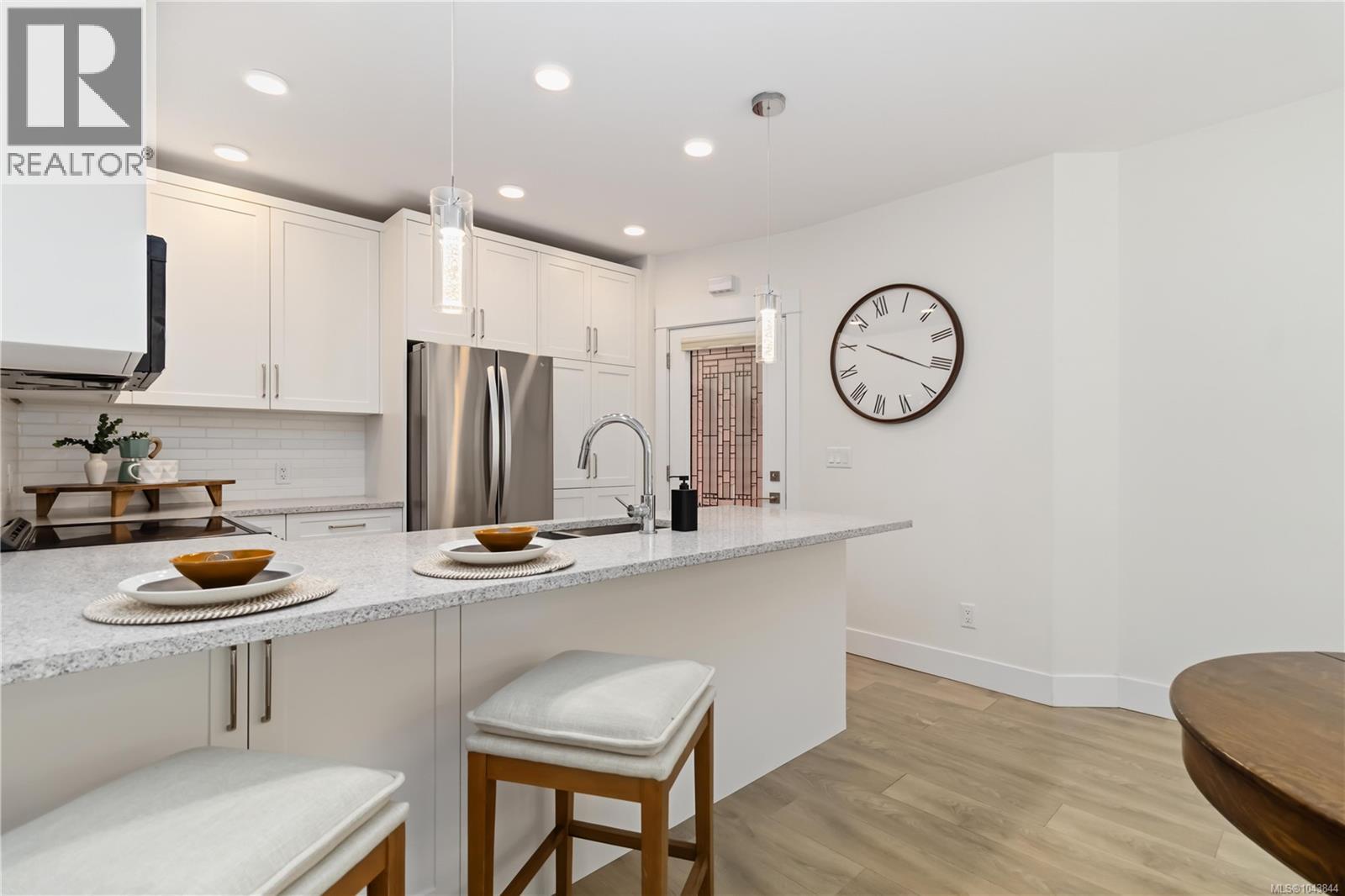 #2 949 Pembroke St - 7