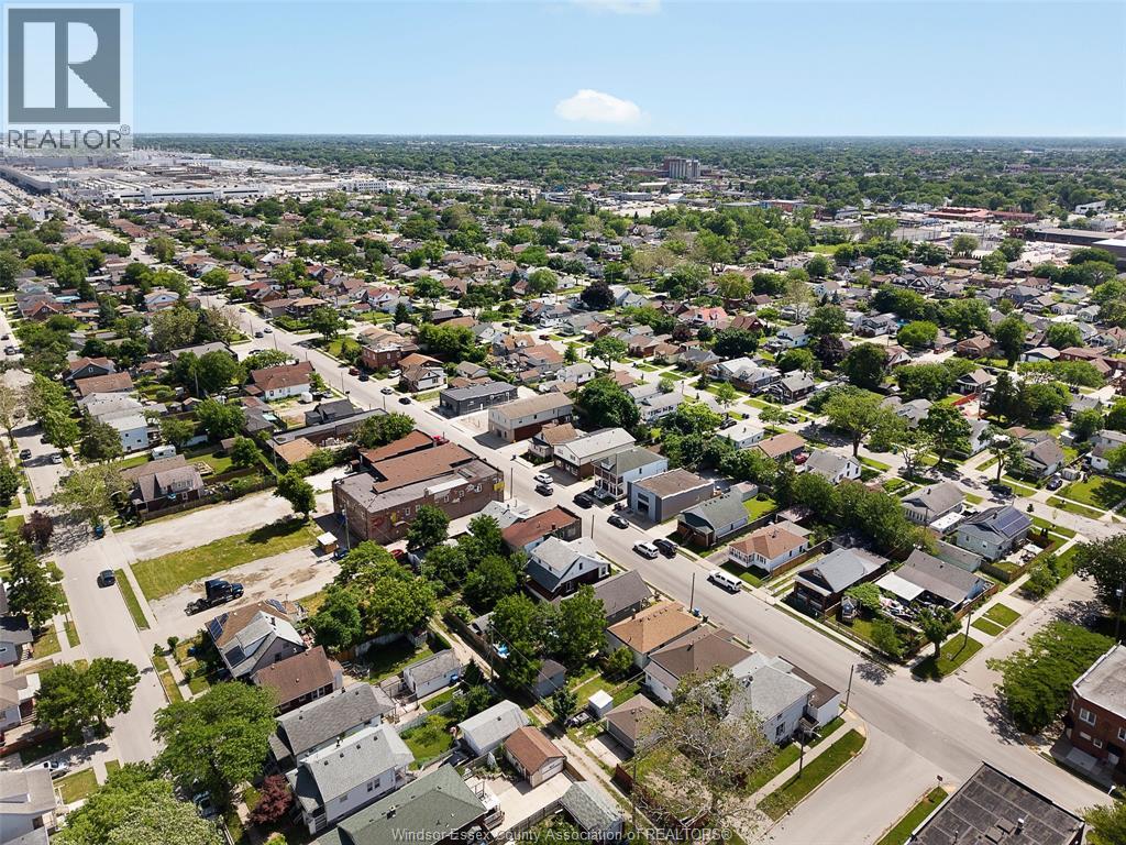 1620 DROUILLARD ROAD - 33