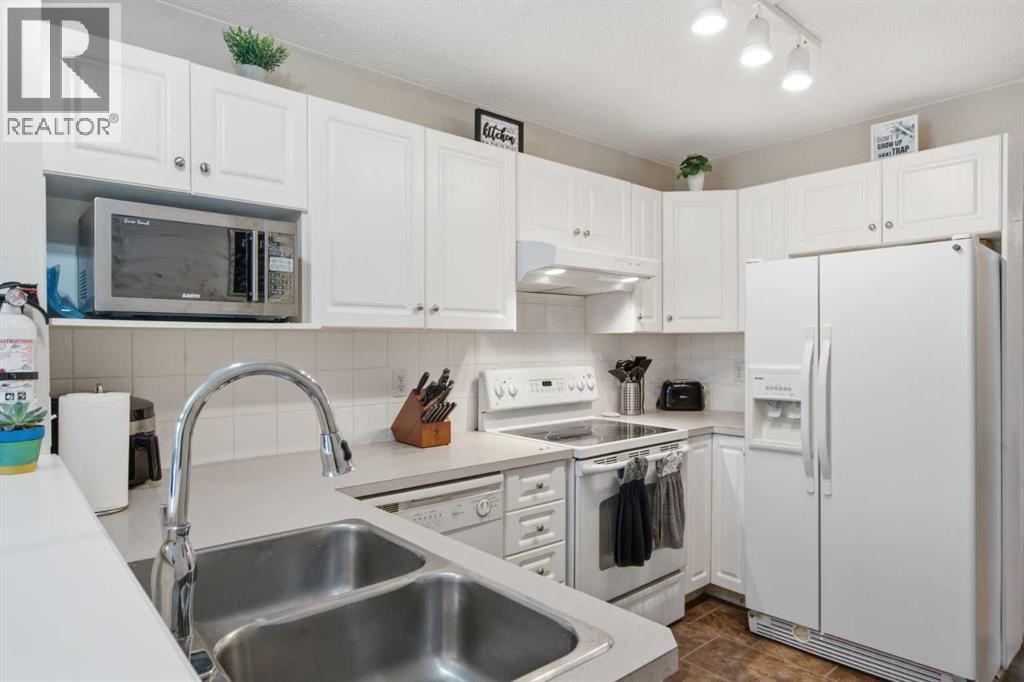 109 Canoe Square SW - 15