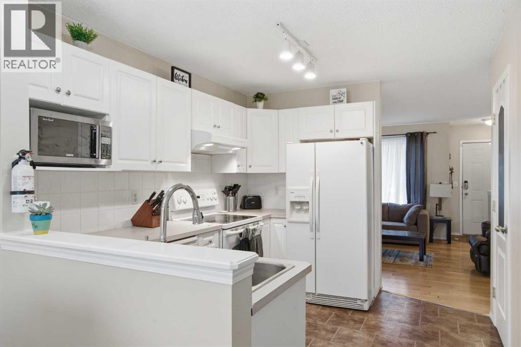 109 Canoe Square SW - 14