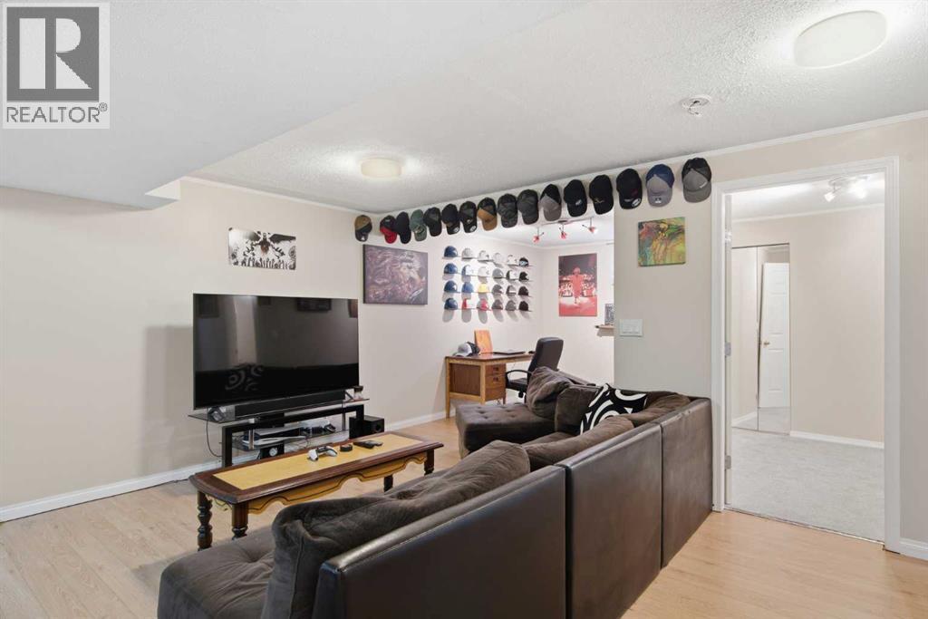 109 Canoe Square SW - 25