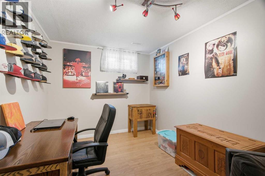 109 Canoe Square SW - 27