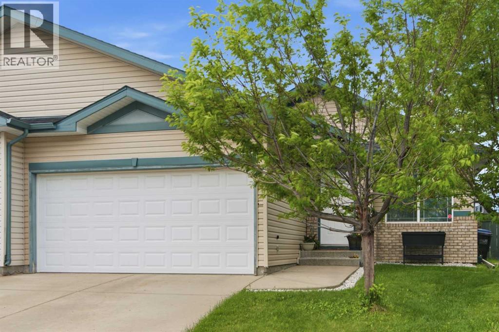 109 Canoe Square SW - 1