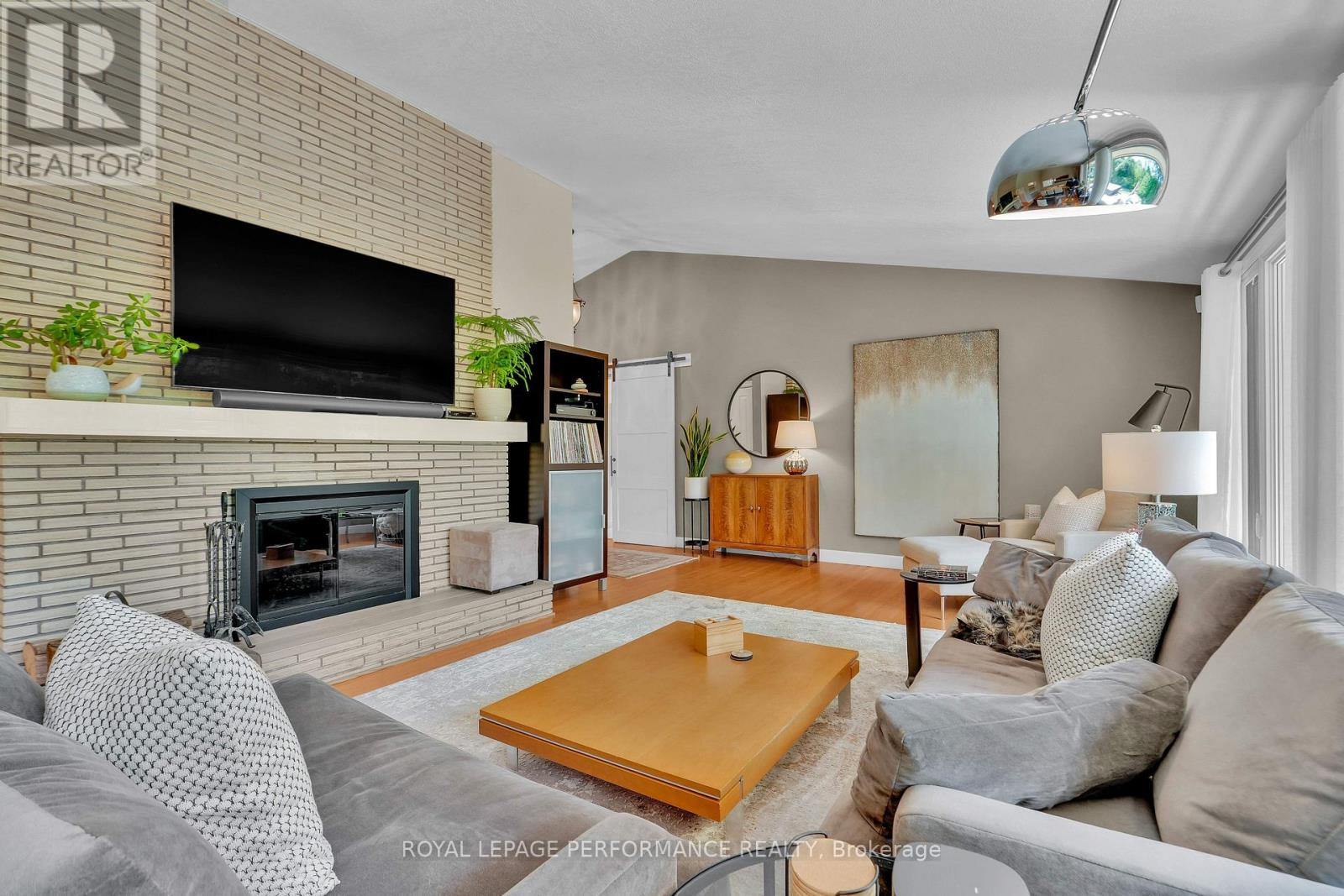 2321 HILLARY AVENUE - 13