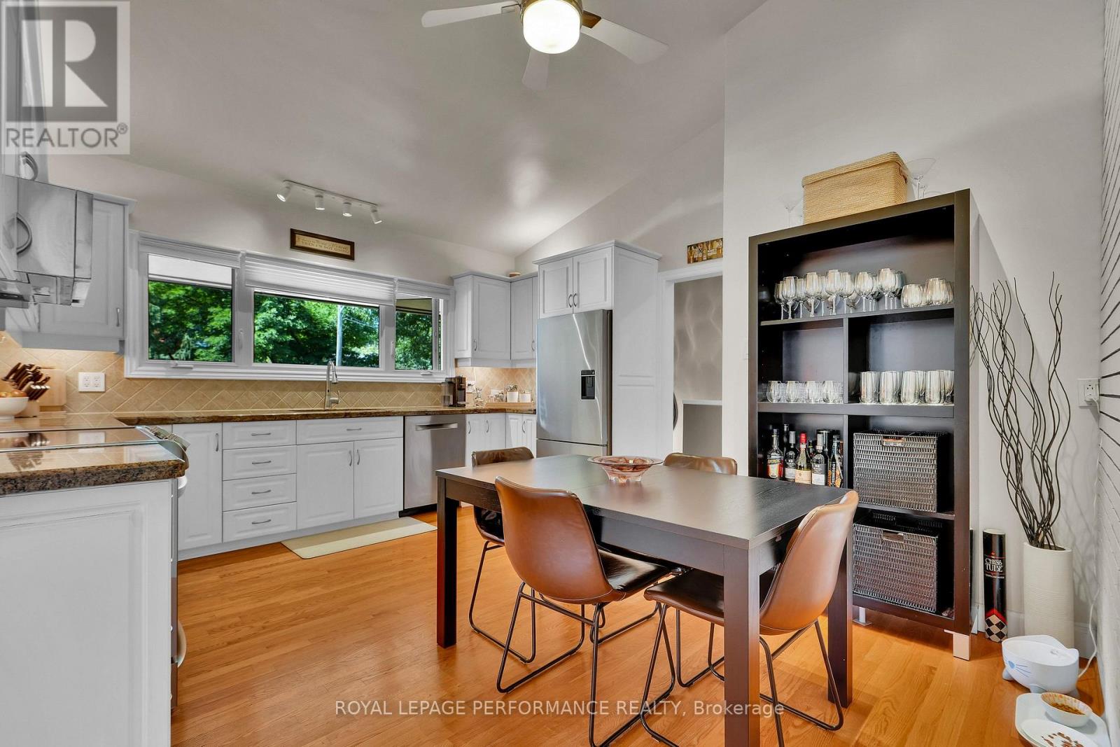 2321 HILLARY AVENUE - 14