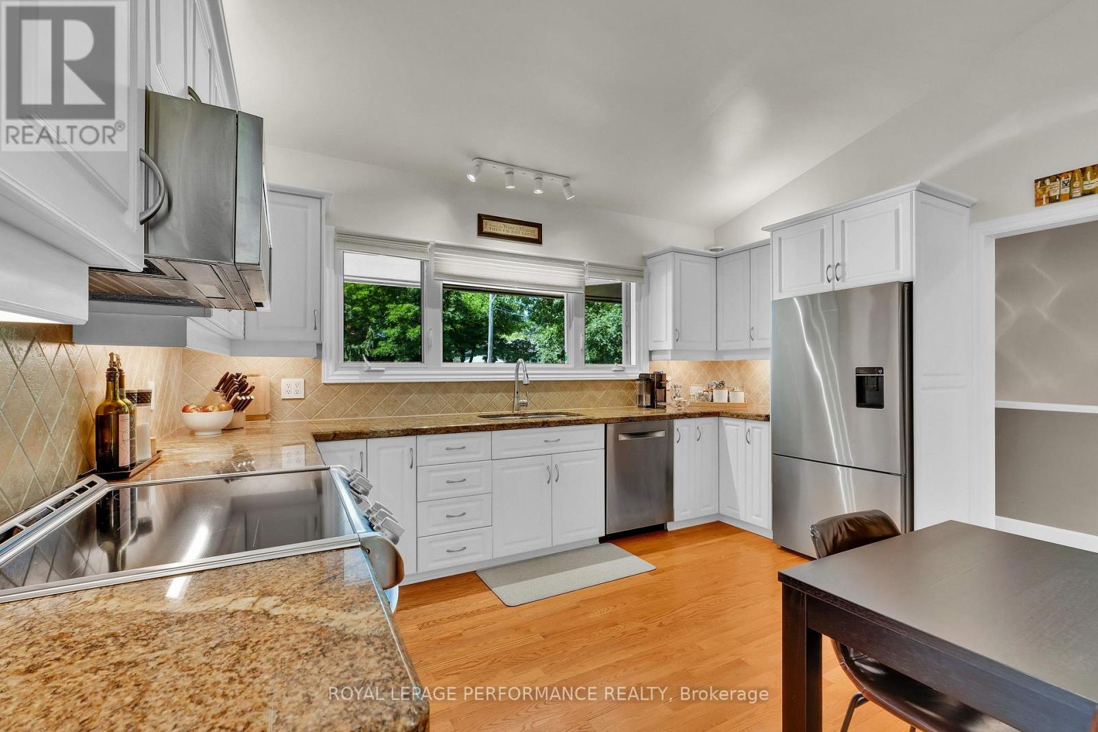 2321 HILLARY AVENUE - 15