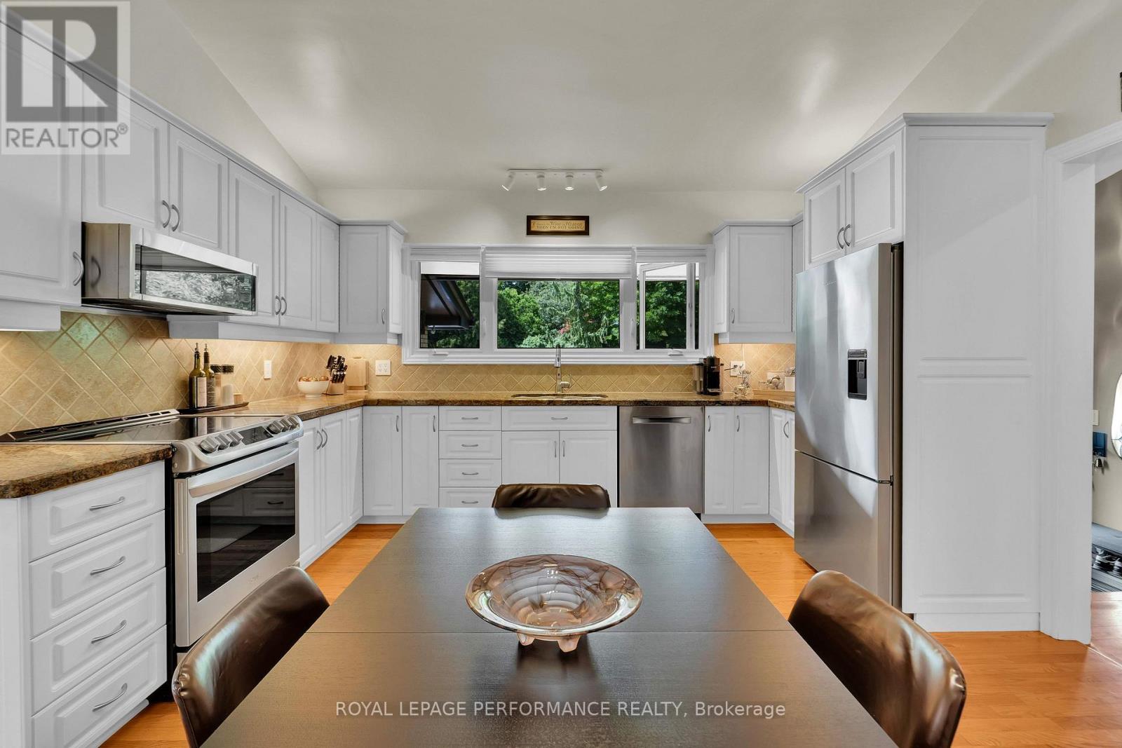 2321 HILLARY AVENUE - 17