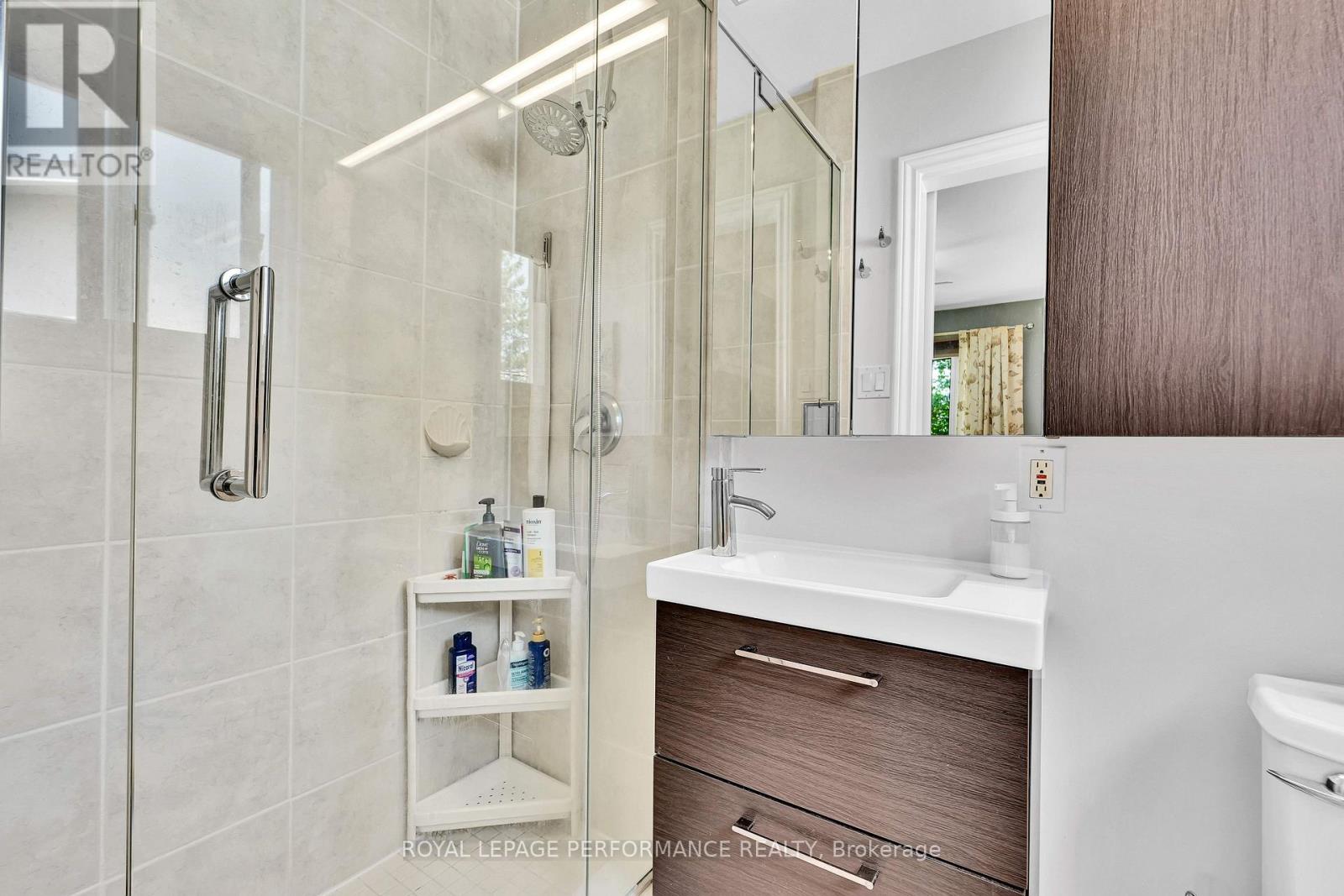 2321 HILLARY AVENUE - 23