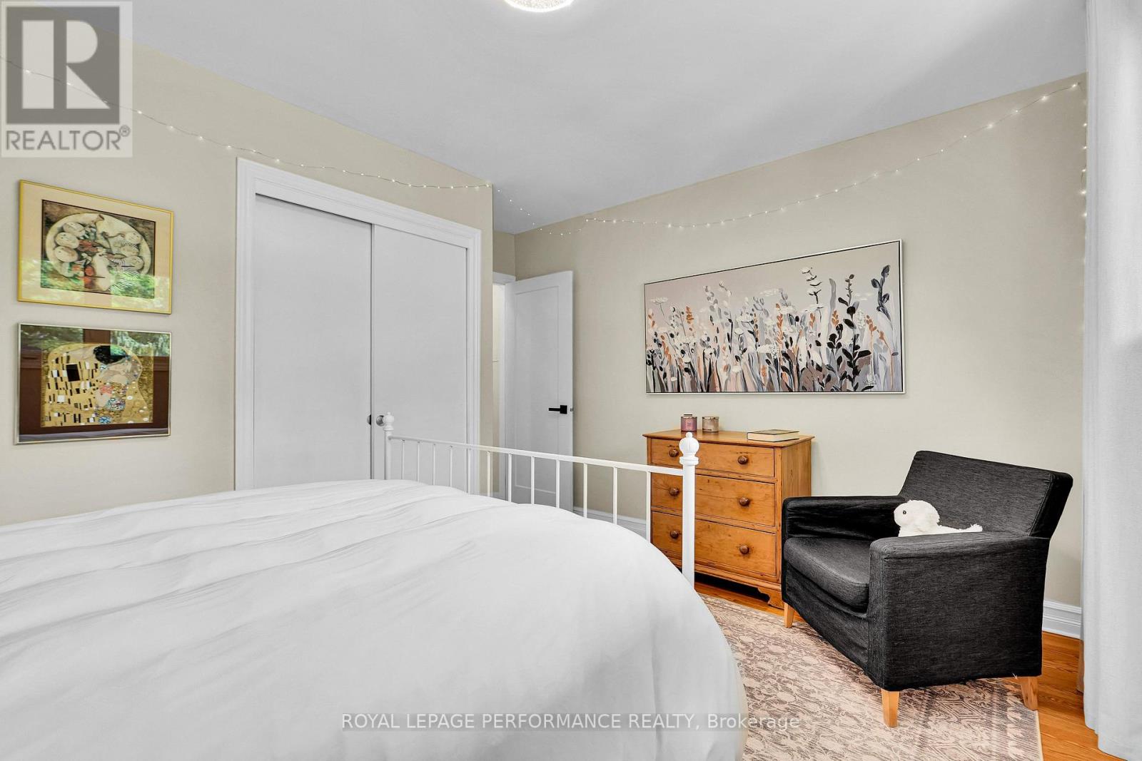 2321 HILLARY AVENUE - 25