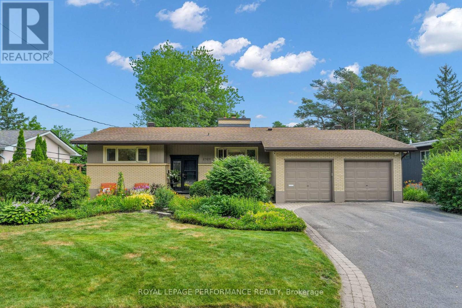 2321 HILLARY AVENUE - 3