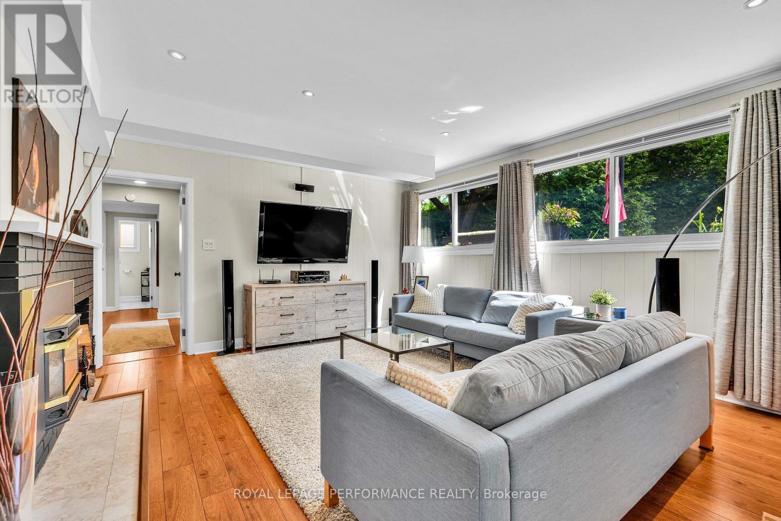 2321 HILLARY AVENUE - 33