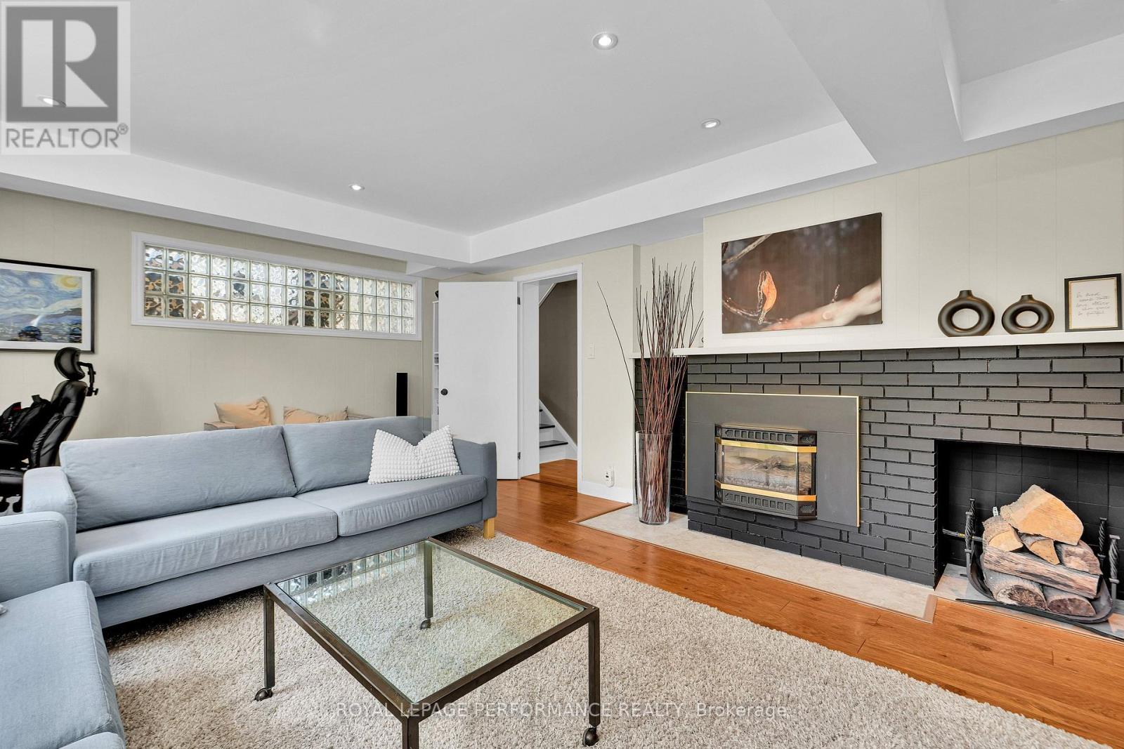2321 HILLARY AVENUE - 34