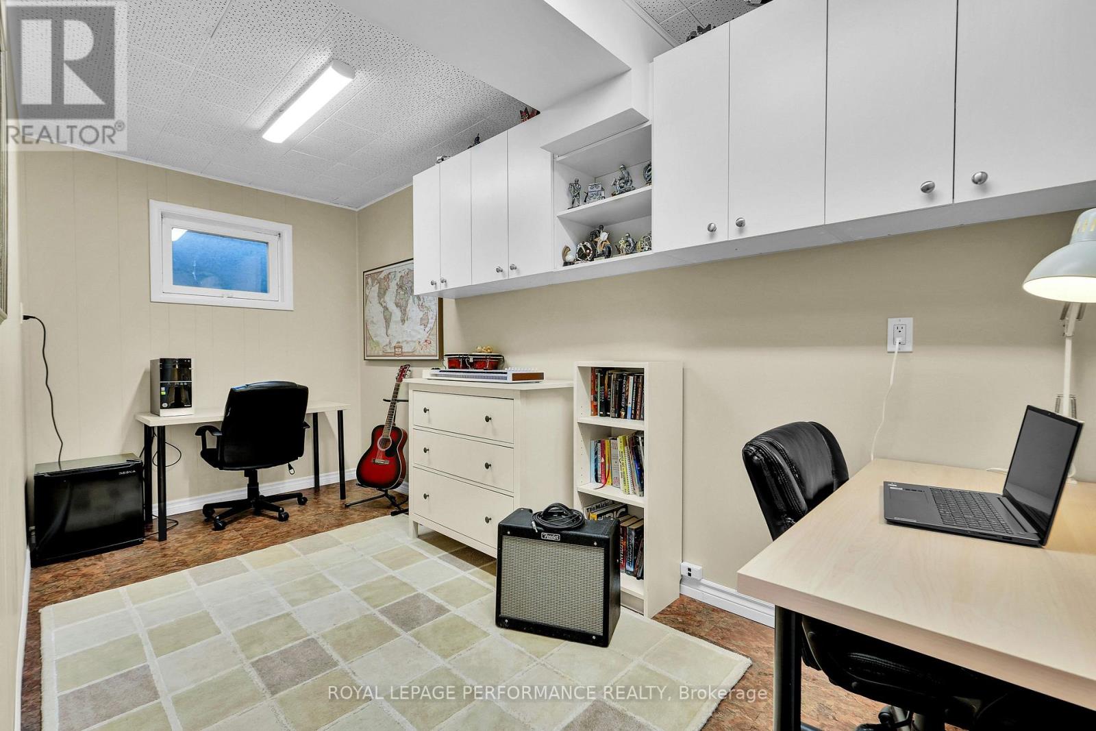 2321 HILLARY AVENUE - 35