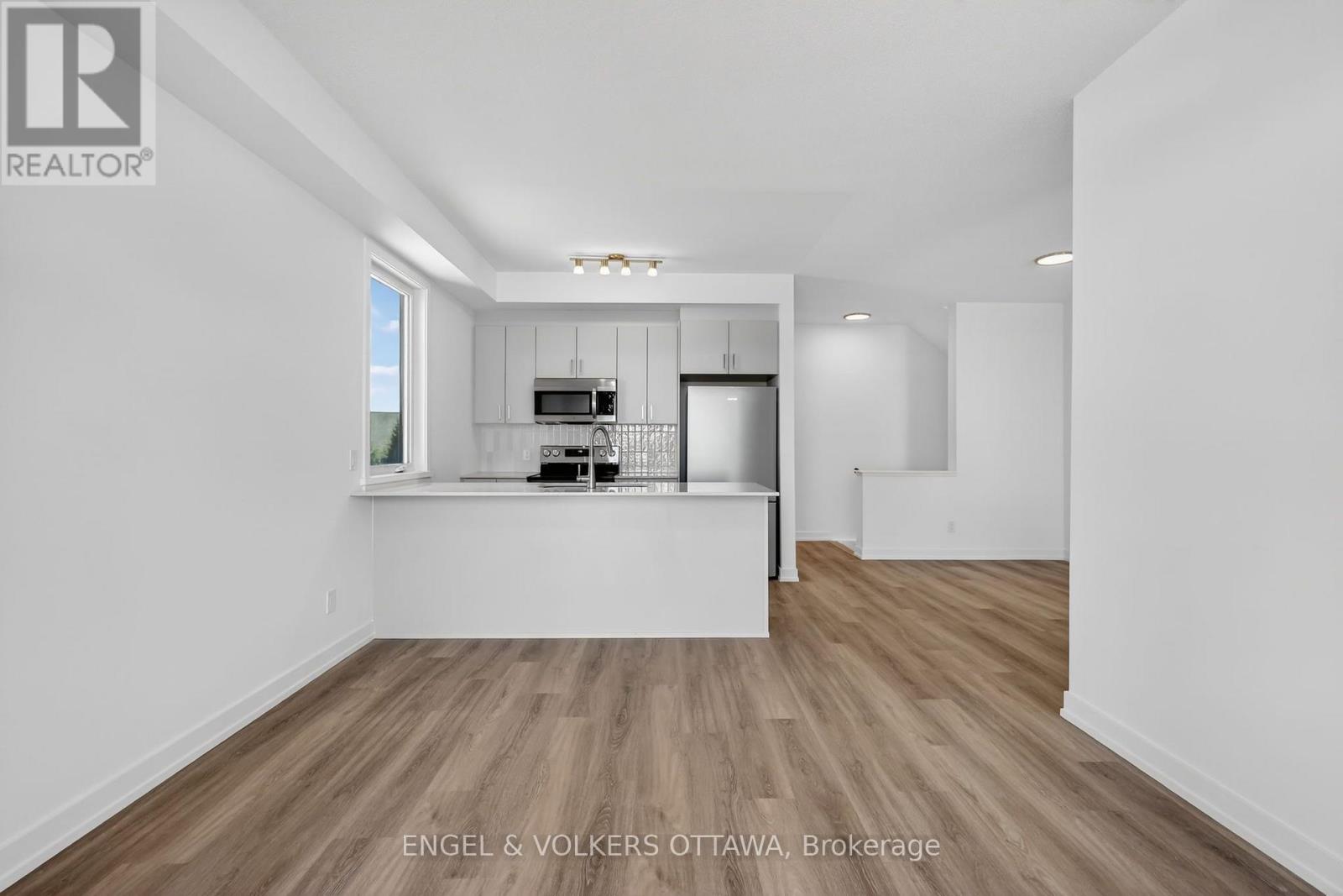 2 Bed, 3 Bath House for Rent in Ottawa – 124 STARDUST PRIVATE, Ottawa – MLS# X13589610 - Image 6