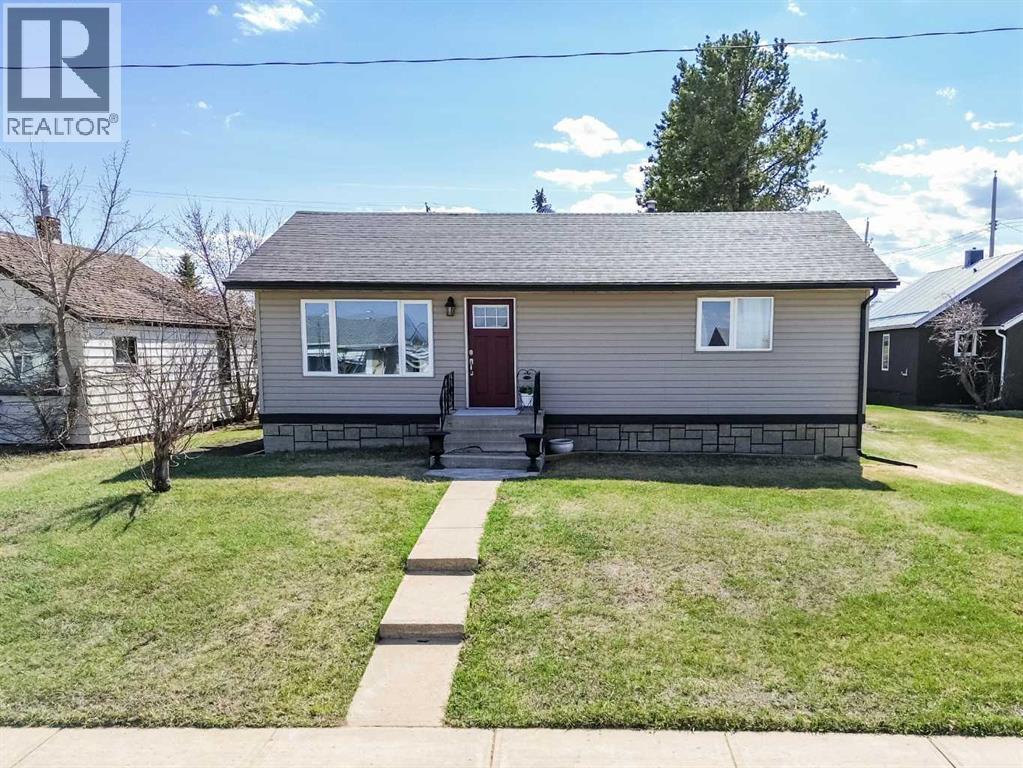 4923 51 Avenue - 2