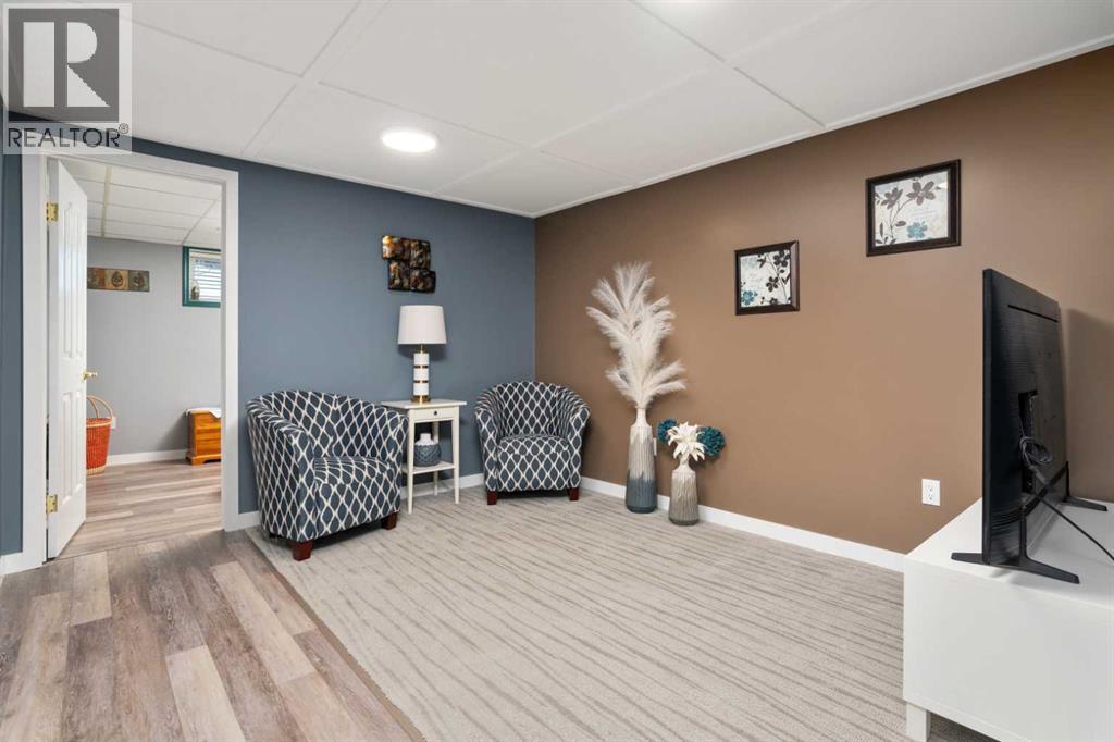 4923 51 Avenue - 18