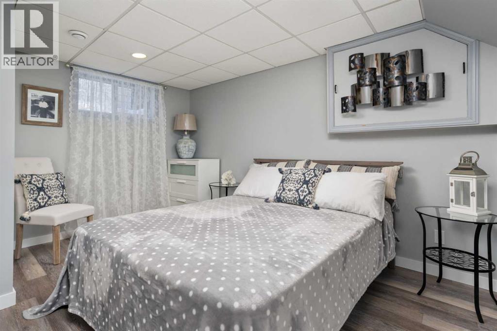 4923 51 Avenue - 21