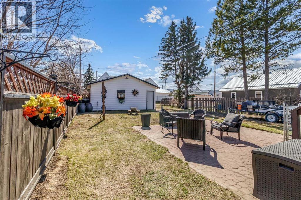 4923 51 Avenue - 1