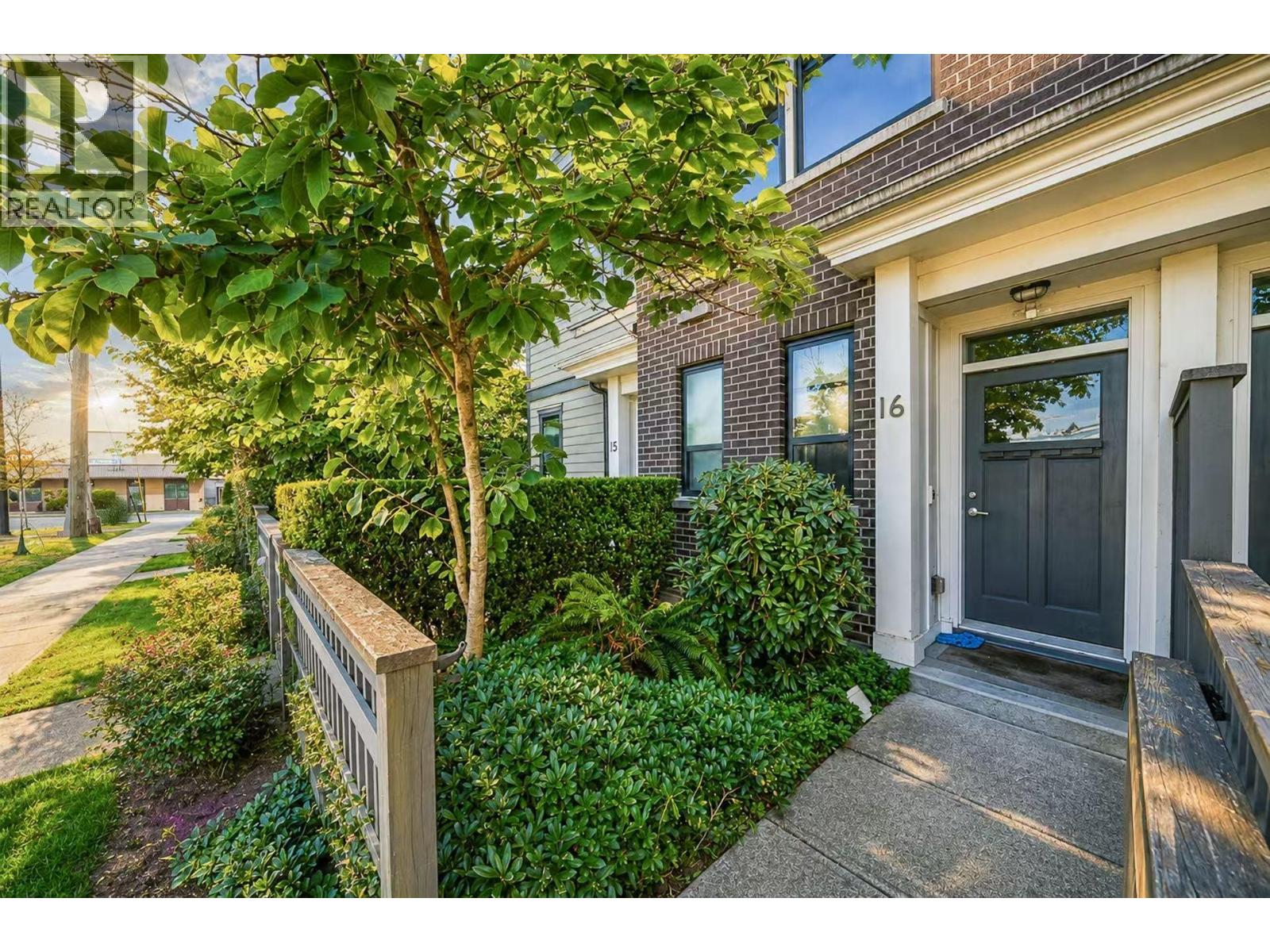 3 Bed, 3 Bath House for Sale in Burnaby – 16 7039 MACPHERSON AVENUE, Burnaby – MLS# R3148415 - Image 3